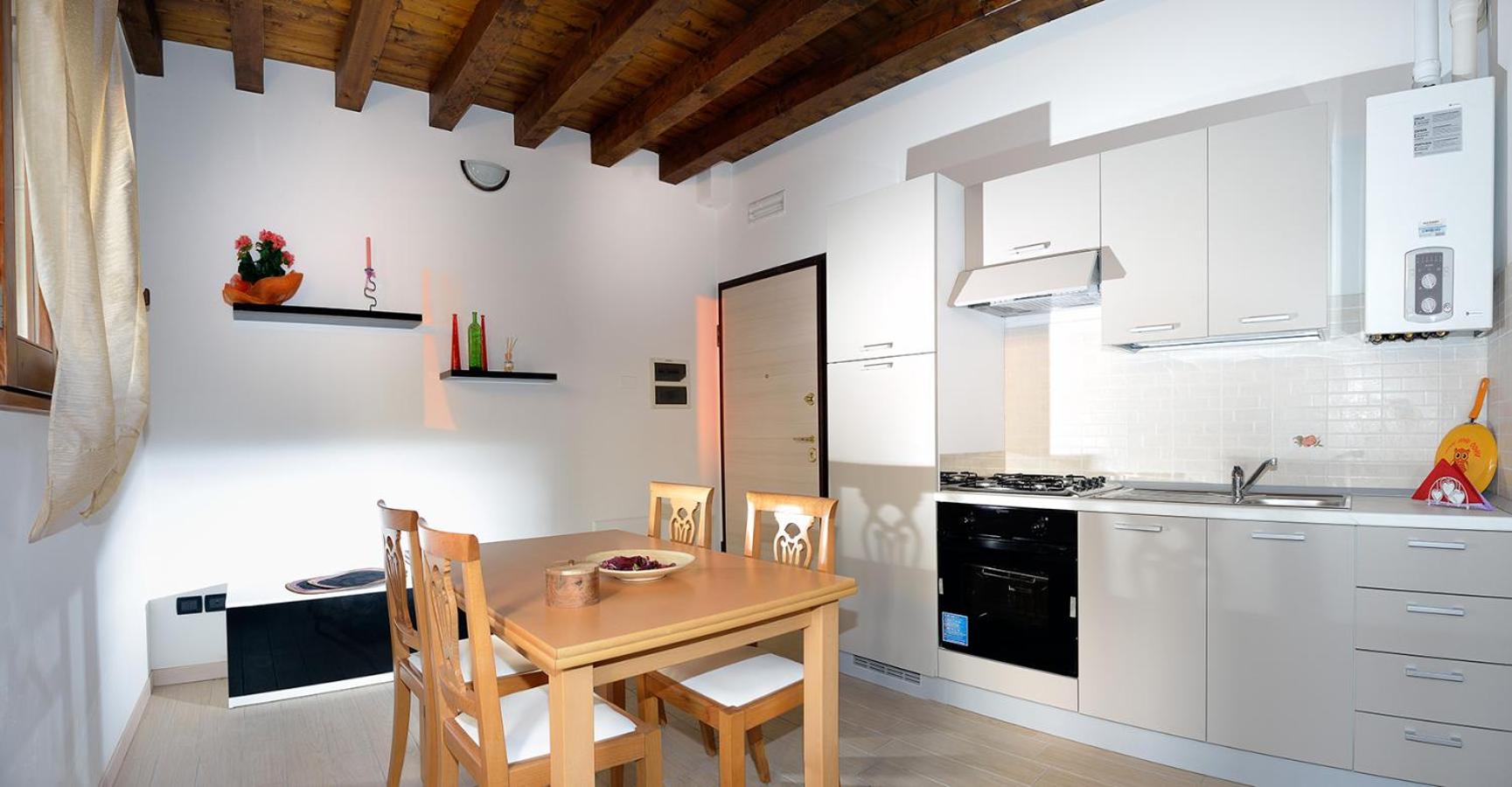 Apartment with Balcony - Photo 16