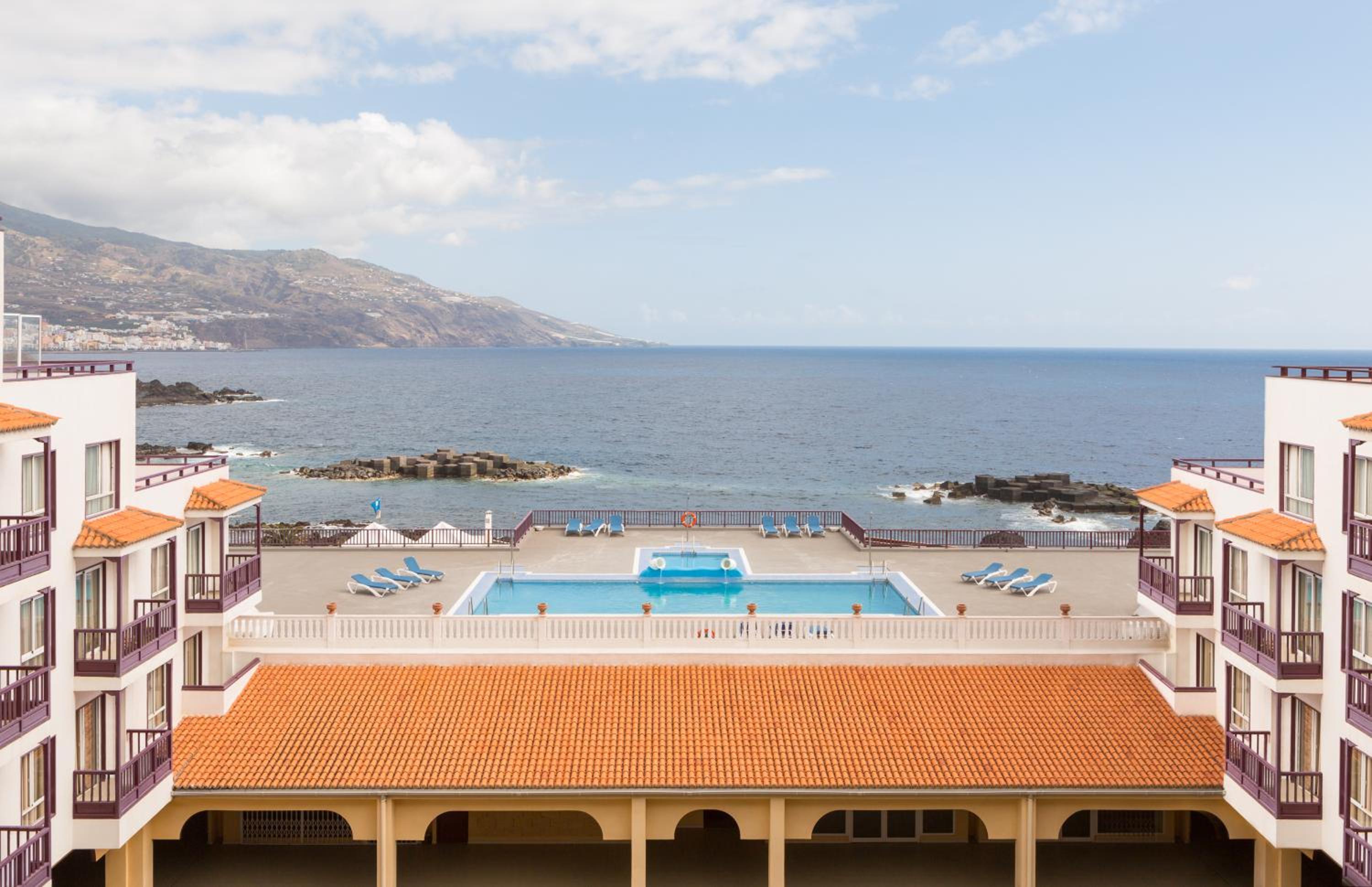 One-Bedroom Apartment with Sea View