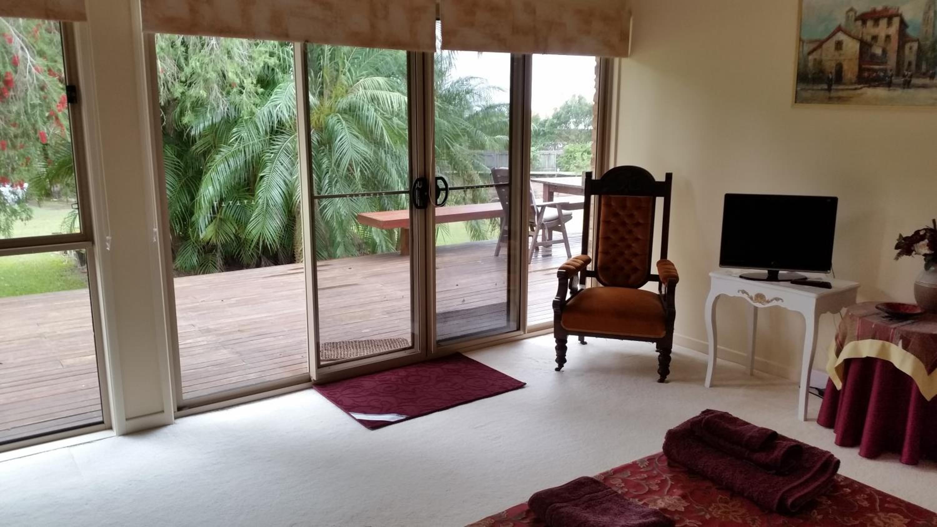 Queen Room with Private Bathroom and a Deck with Garden and Sea Views - Magenta