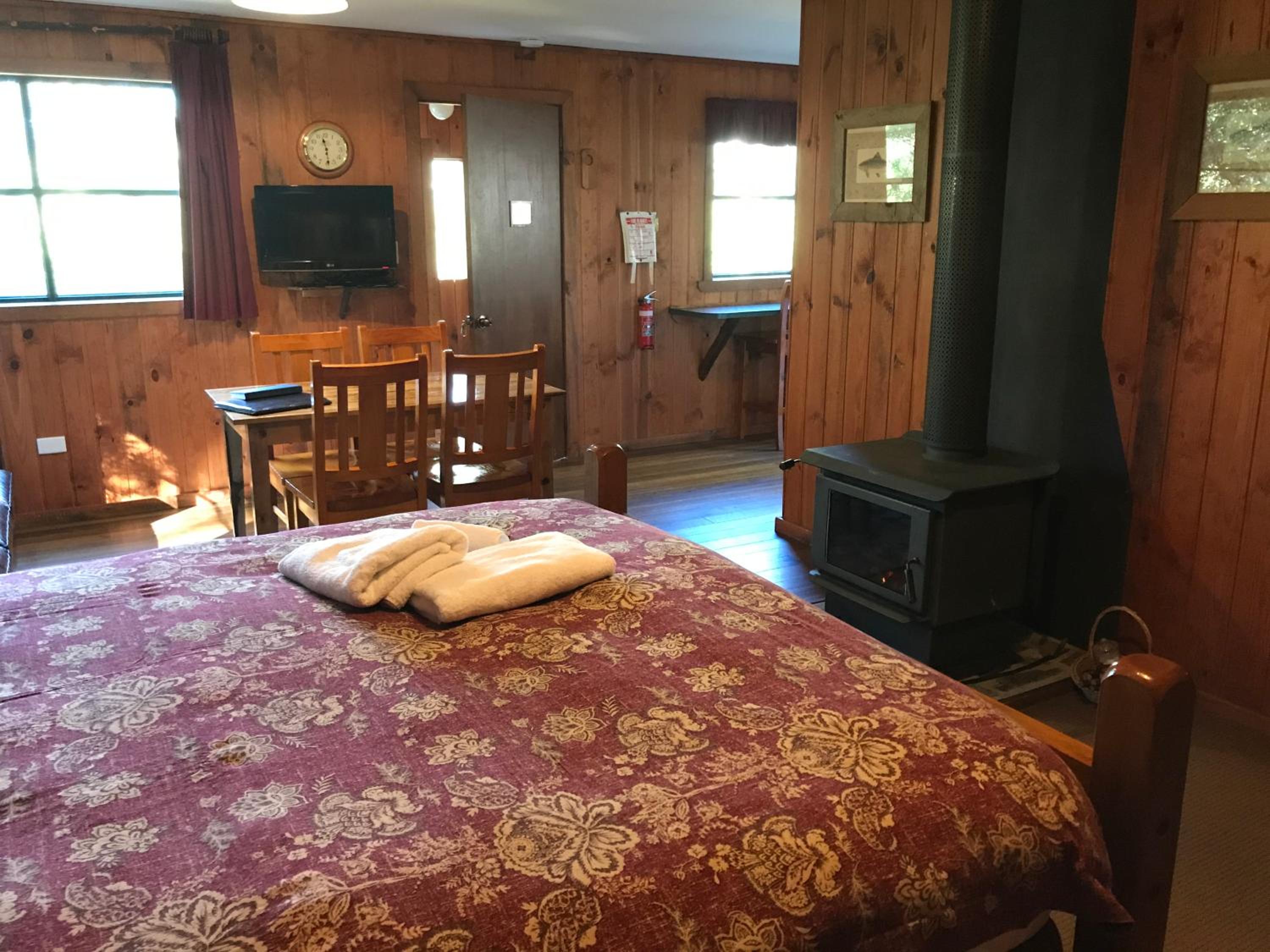 Tallow-wood Spa Cabin photo 3