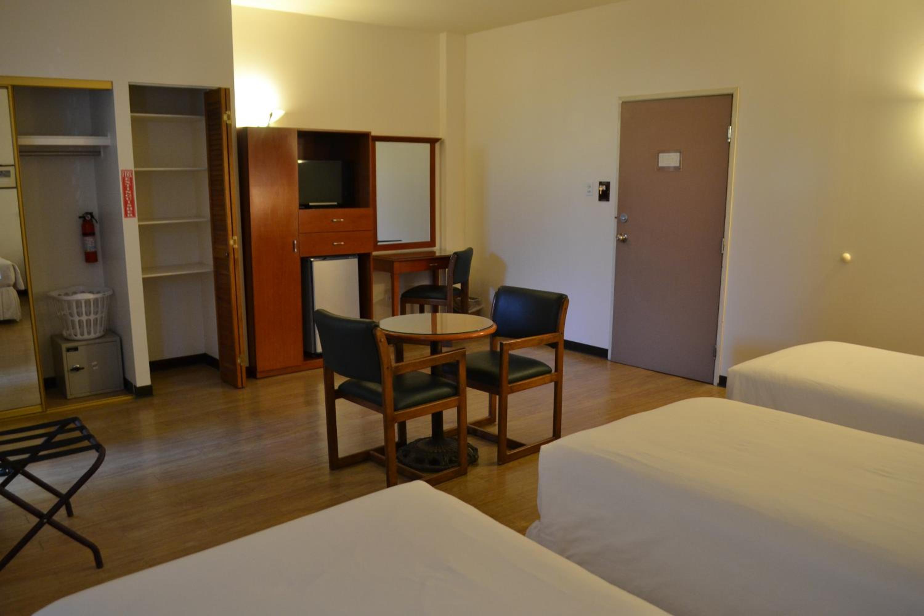 Standard Double or Twin Room - Photo 8