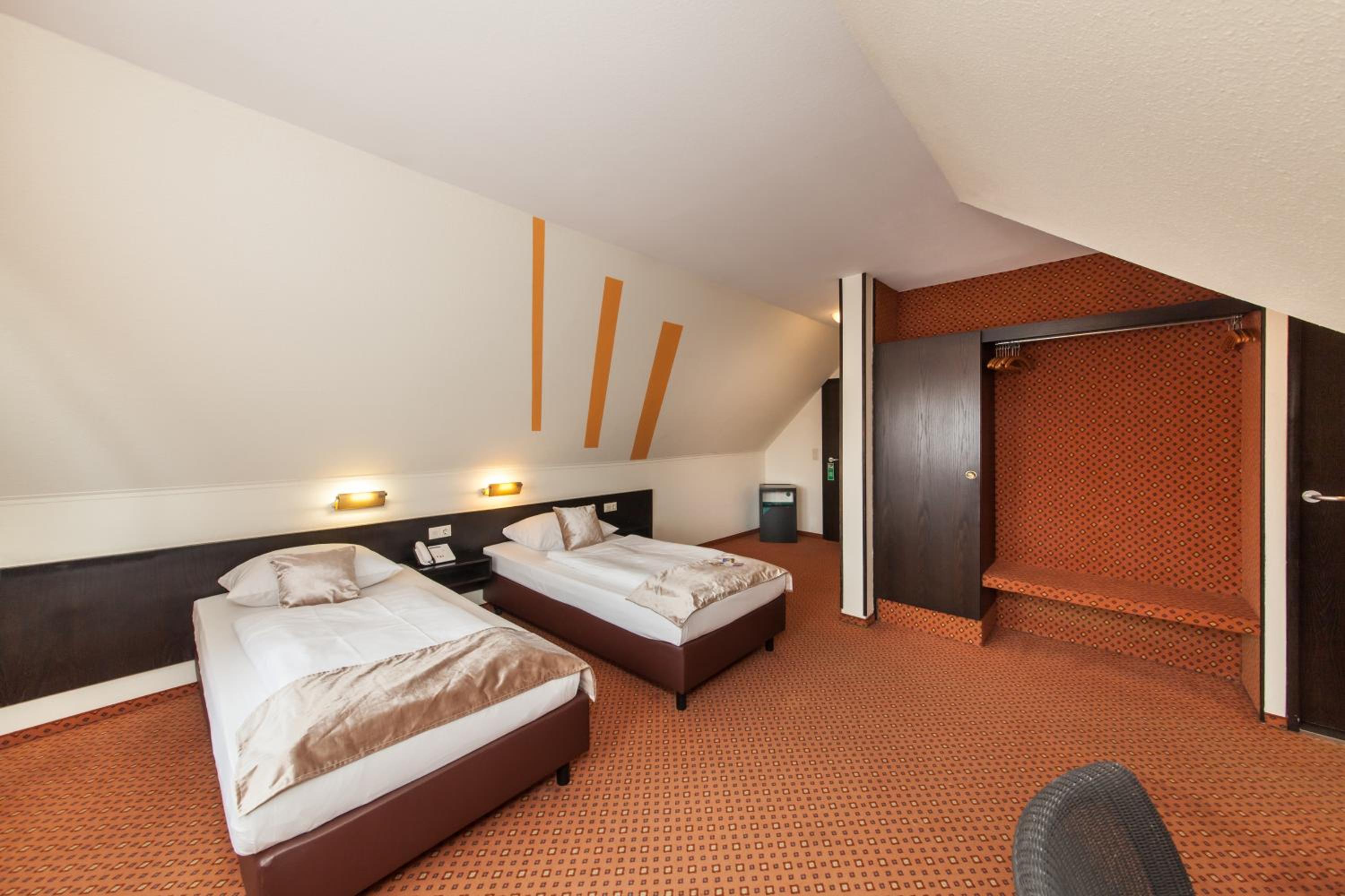 Standard Double or Twin Room photo 3