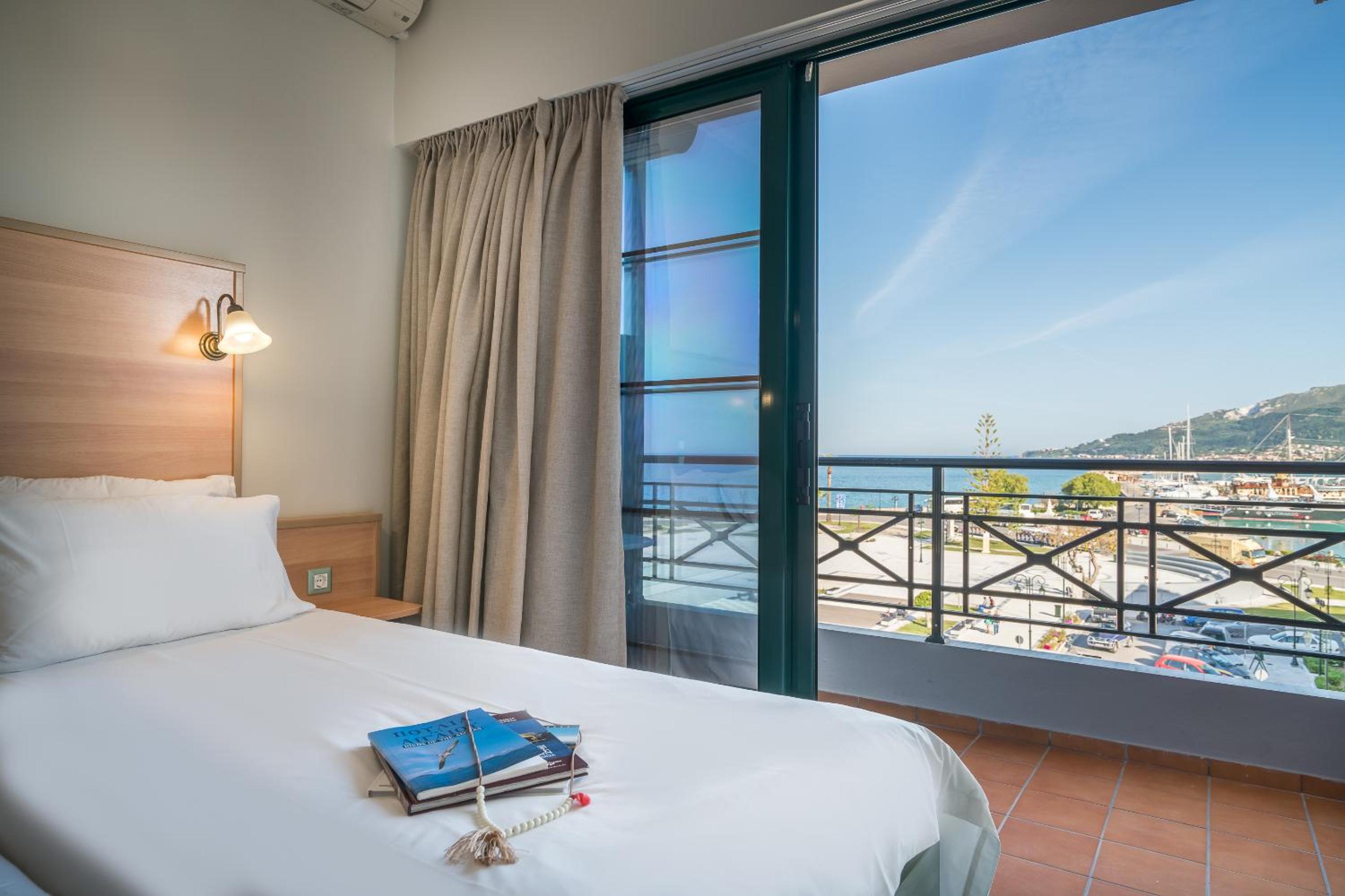 Family Room with Sea View photo 2