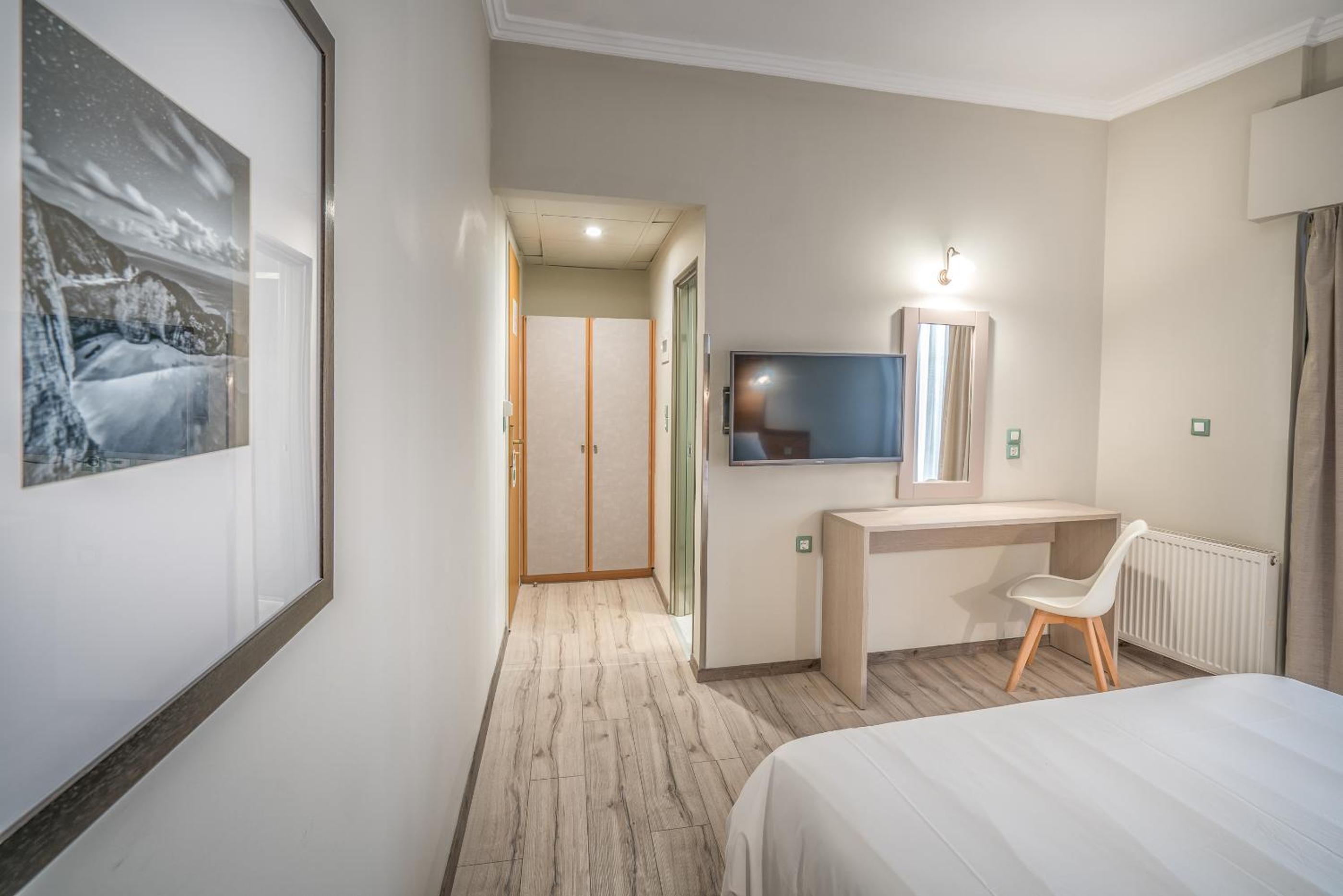 Standard Double or Twin Room photo 3