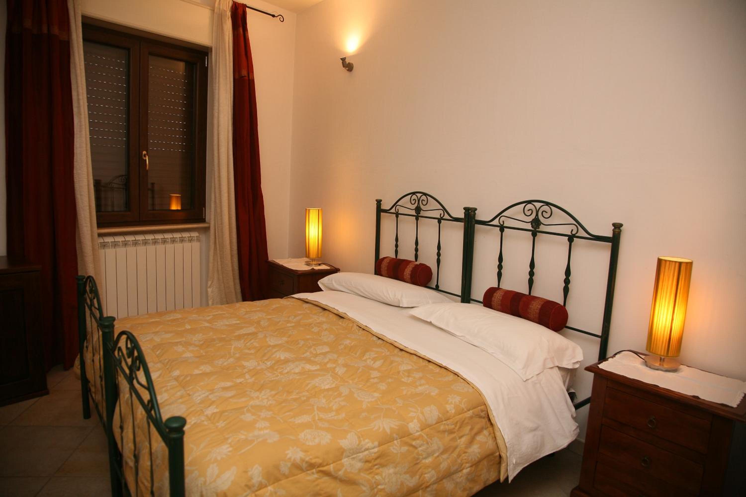 Double Room with Private Bathroom photo 3