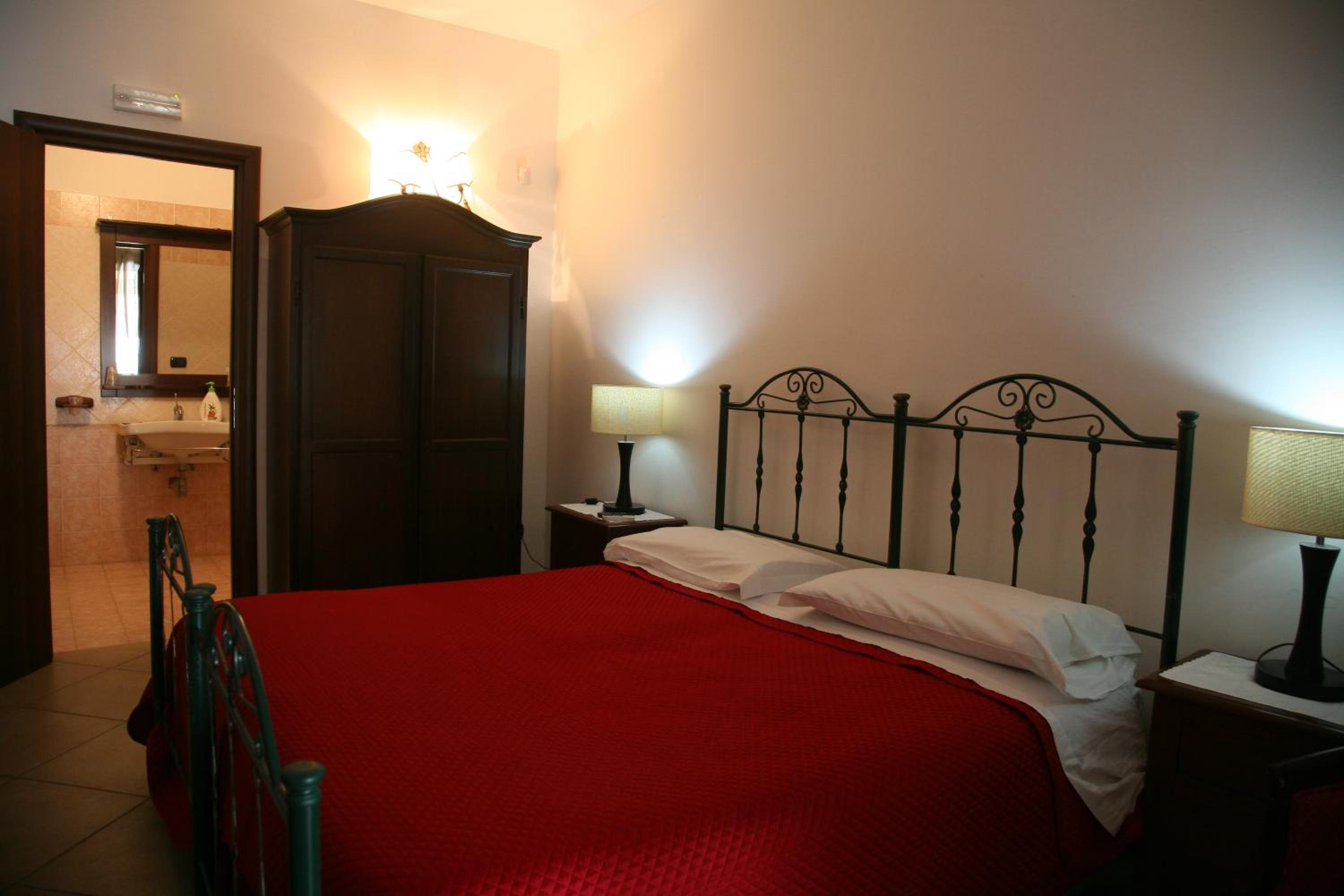 Double Room - Disability Access photo 3