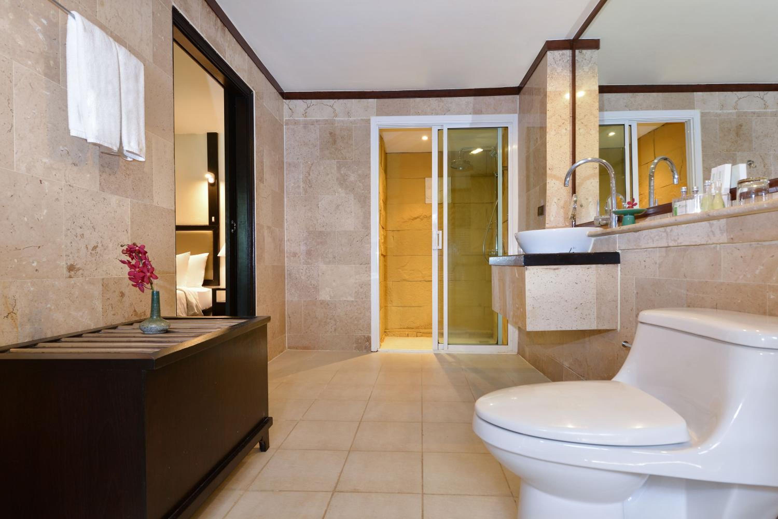 Deluxe Double or Twin Room with Spa Pool and Sea View - Photo 5