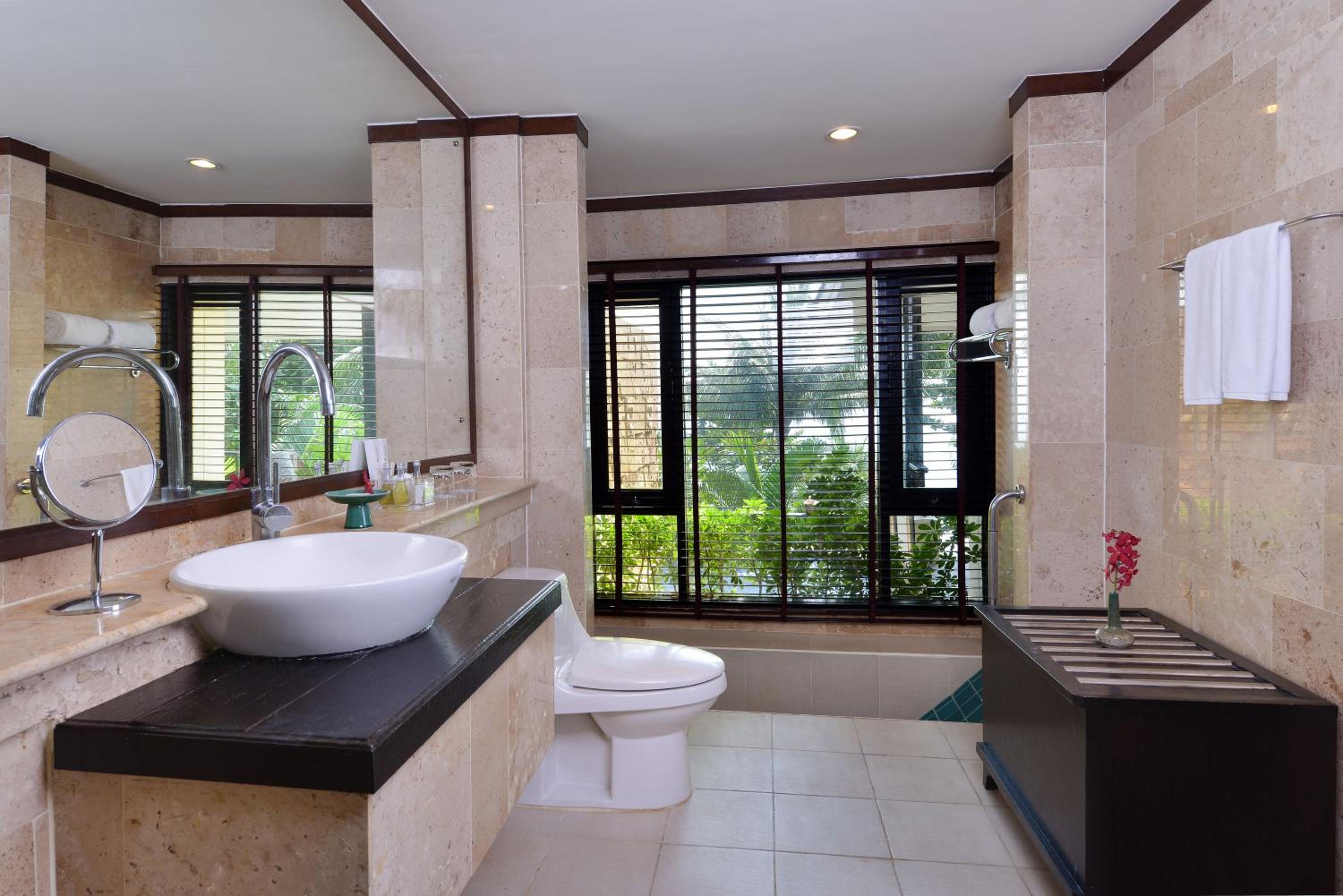 Deluxe Double or Twin Room with Spa Pool and Sea View - Photo 6