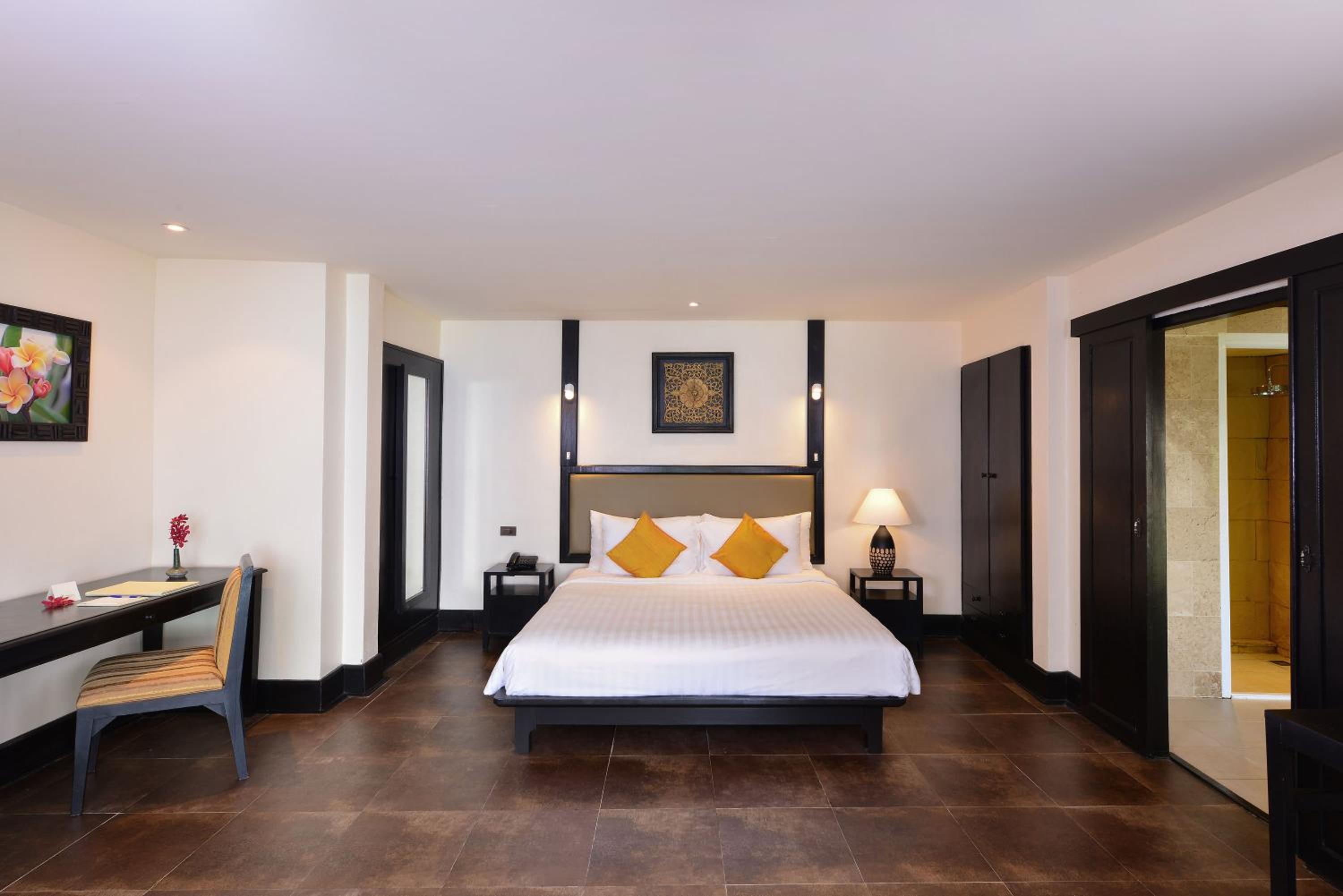 Deluxe Double or Twin Room with Spa Pool and Sea View - Photo 7