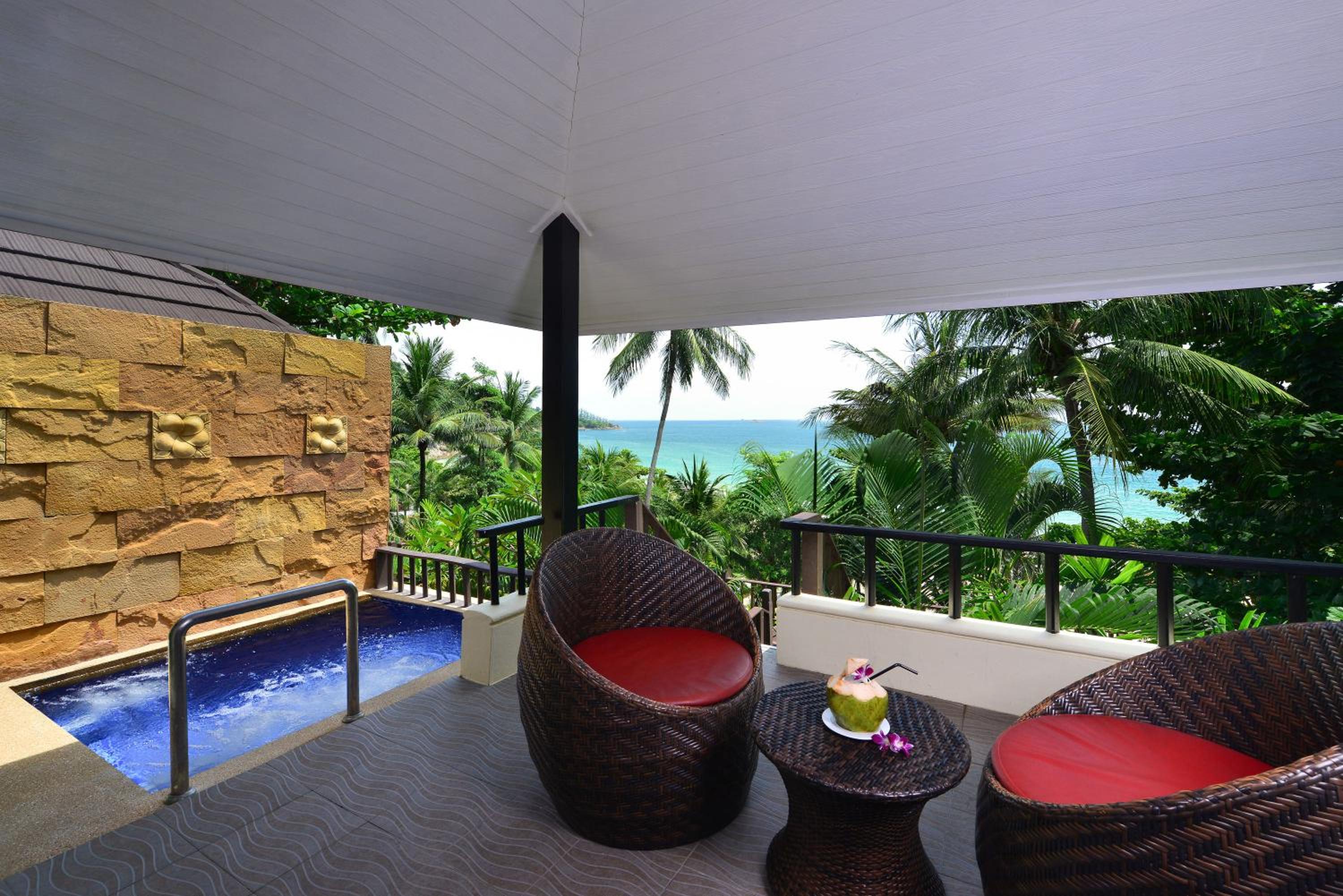 Deluxe Double or Twin Room with Spa Pool and Sea View - Photo 2