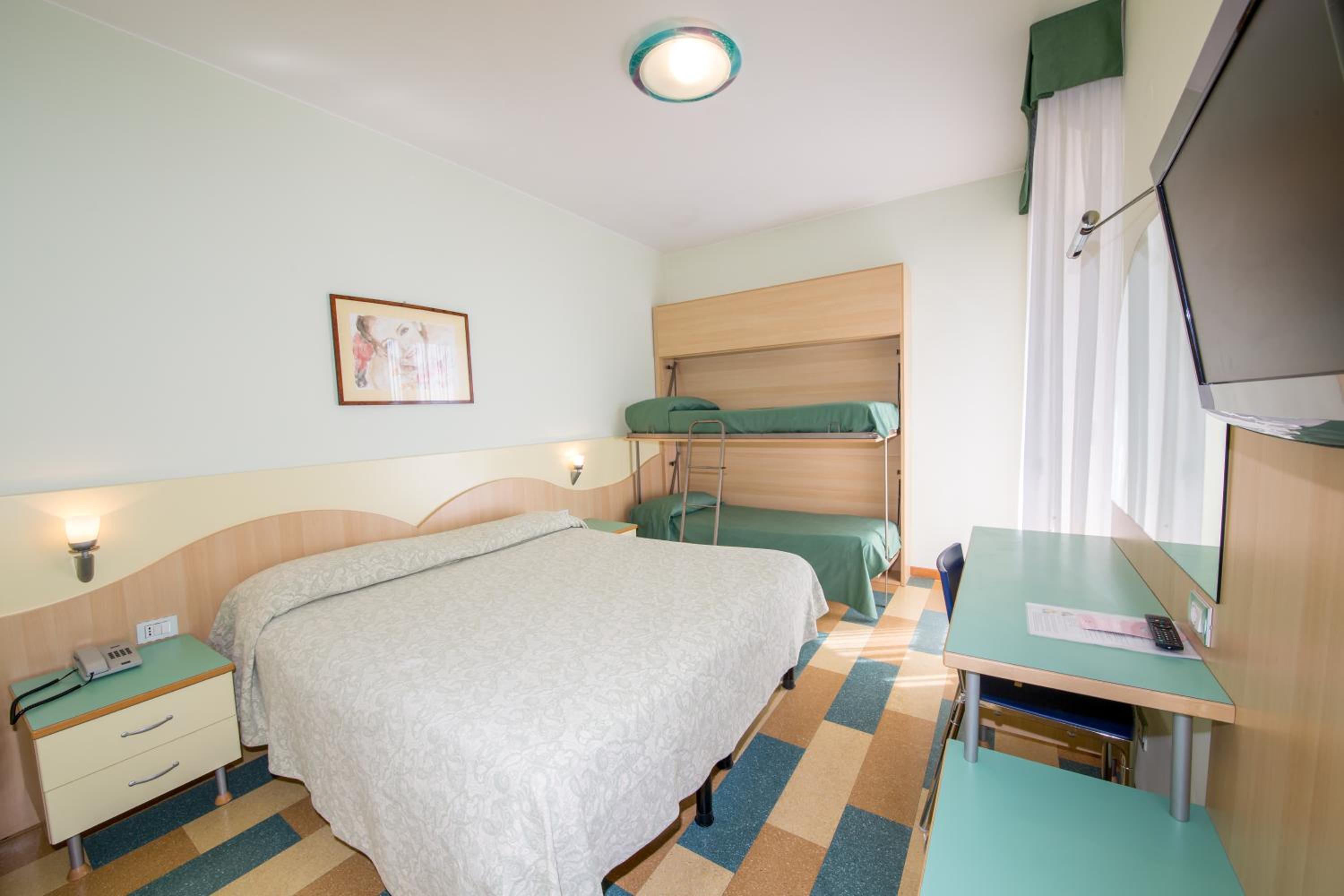 Standard Quadruple Room photo 2