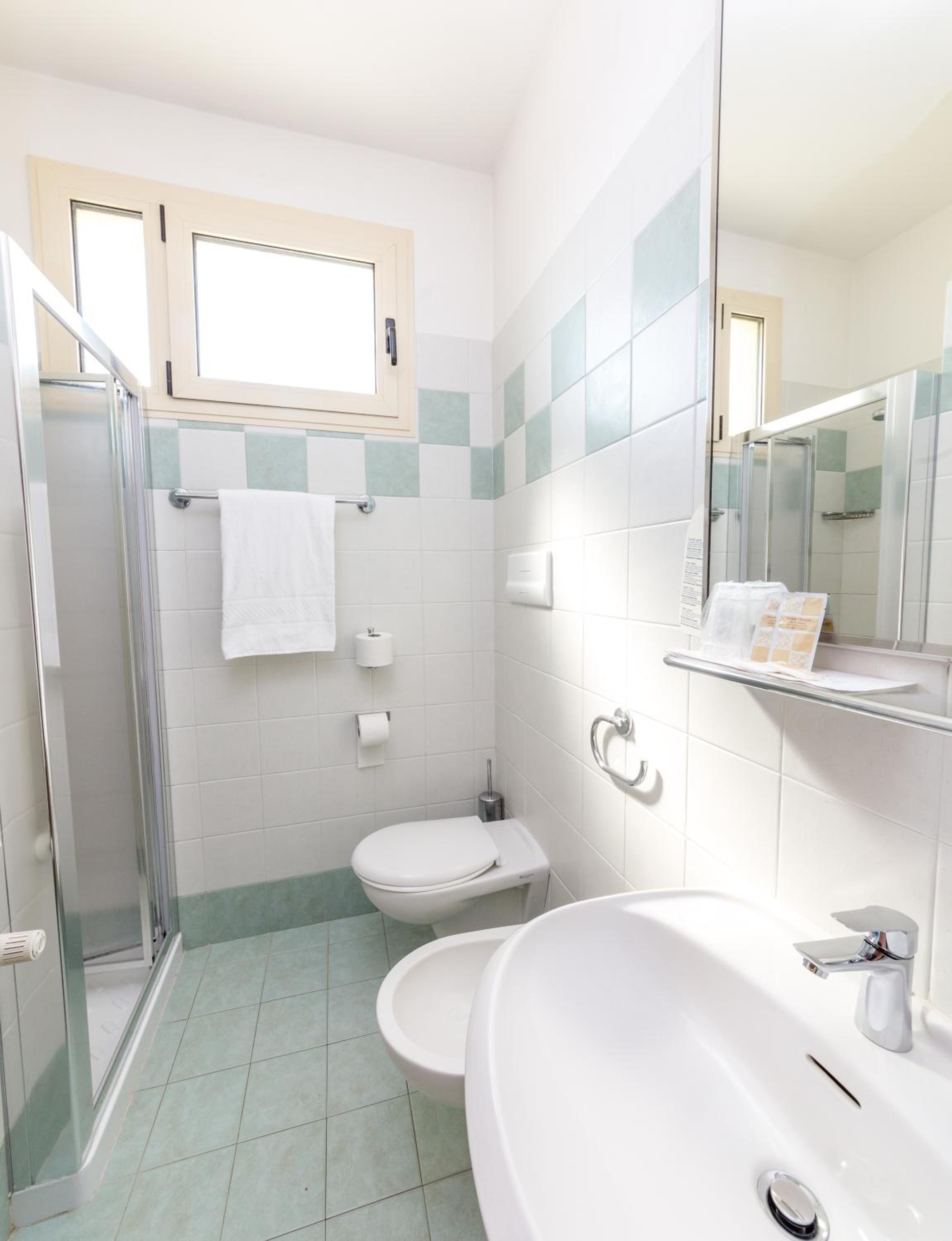 Standard Double or Twin Room photo 2