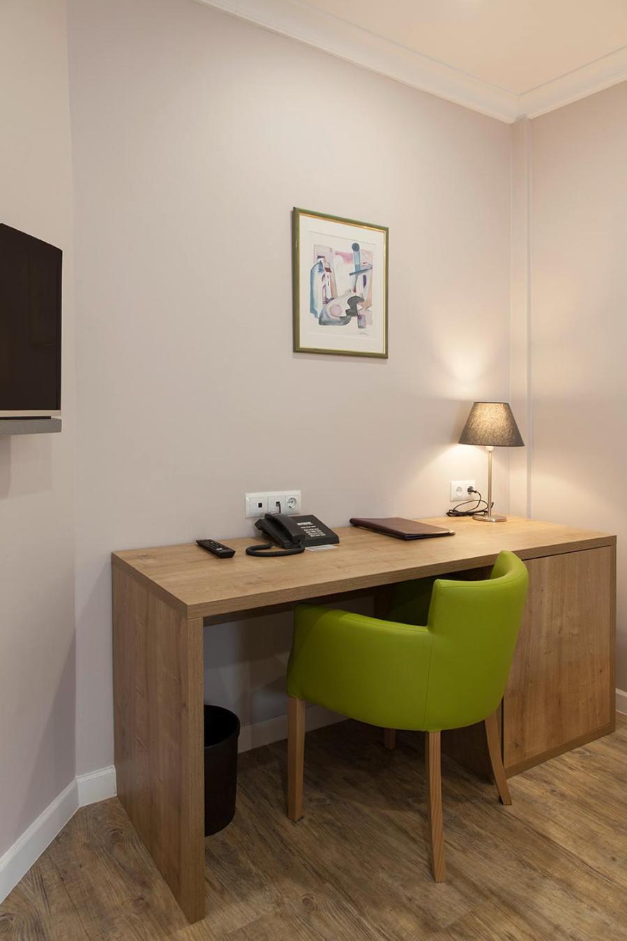 Double Room - Photo 12