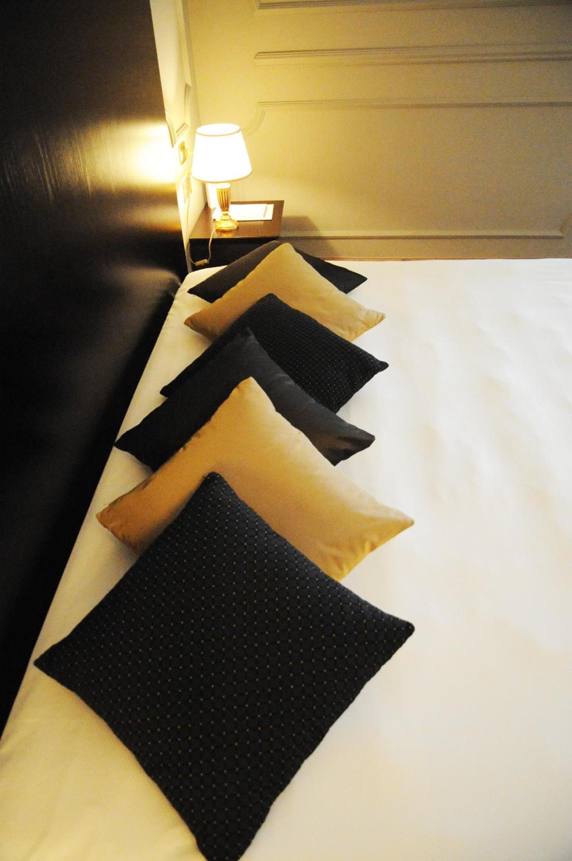 Executive Suite - Photo 1