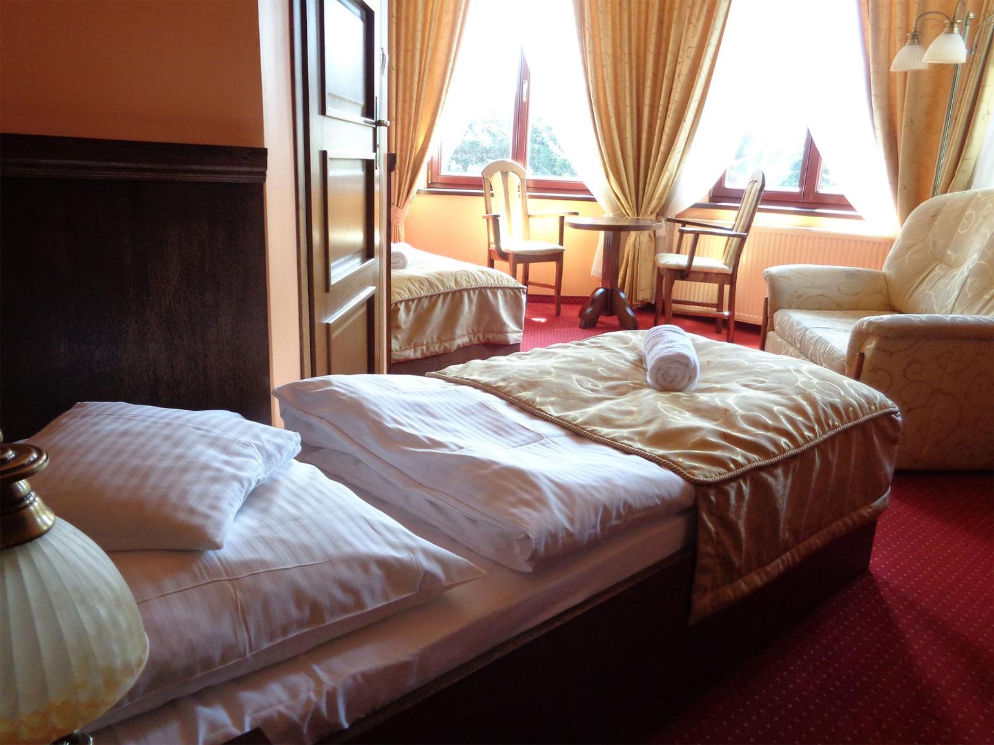 Twin Room with Private Bathroom photo 2