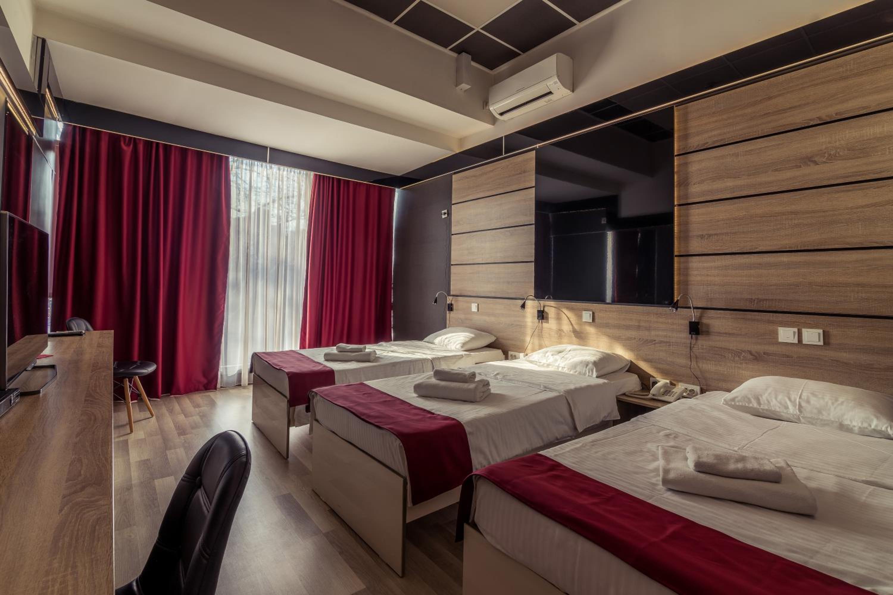 Superior Triple Room with City View