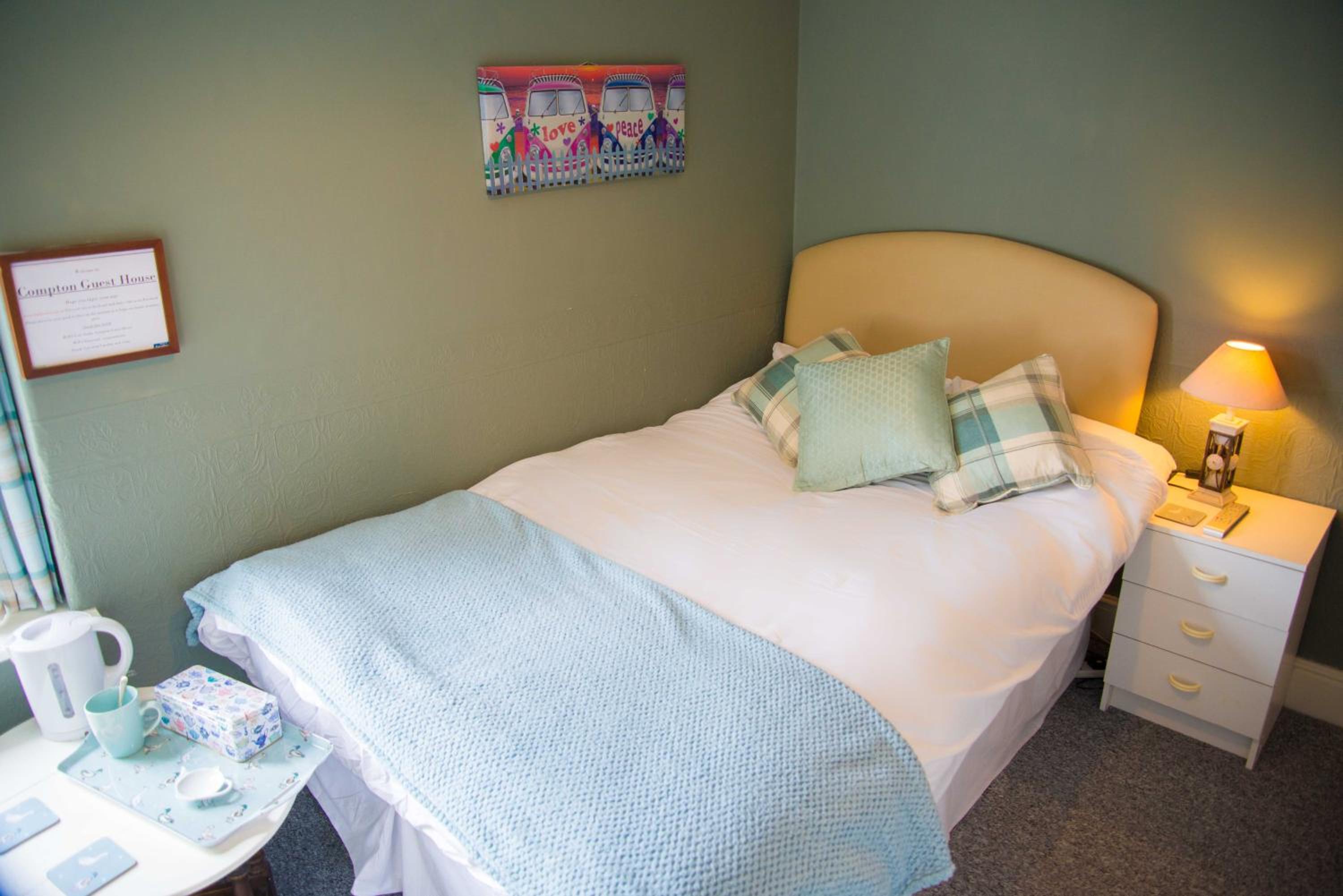Single Room with Shared Bathroom photo 1