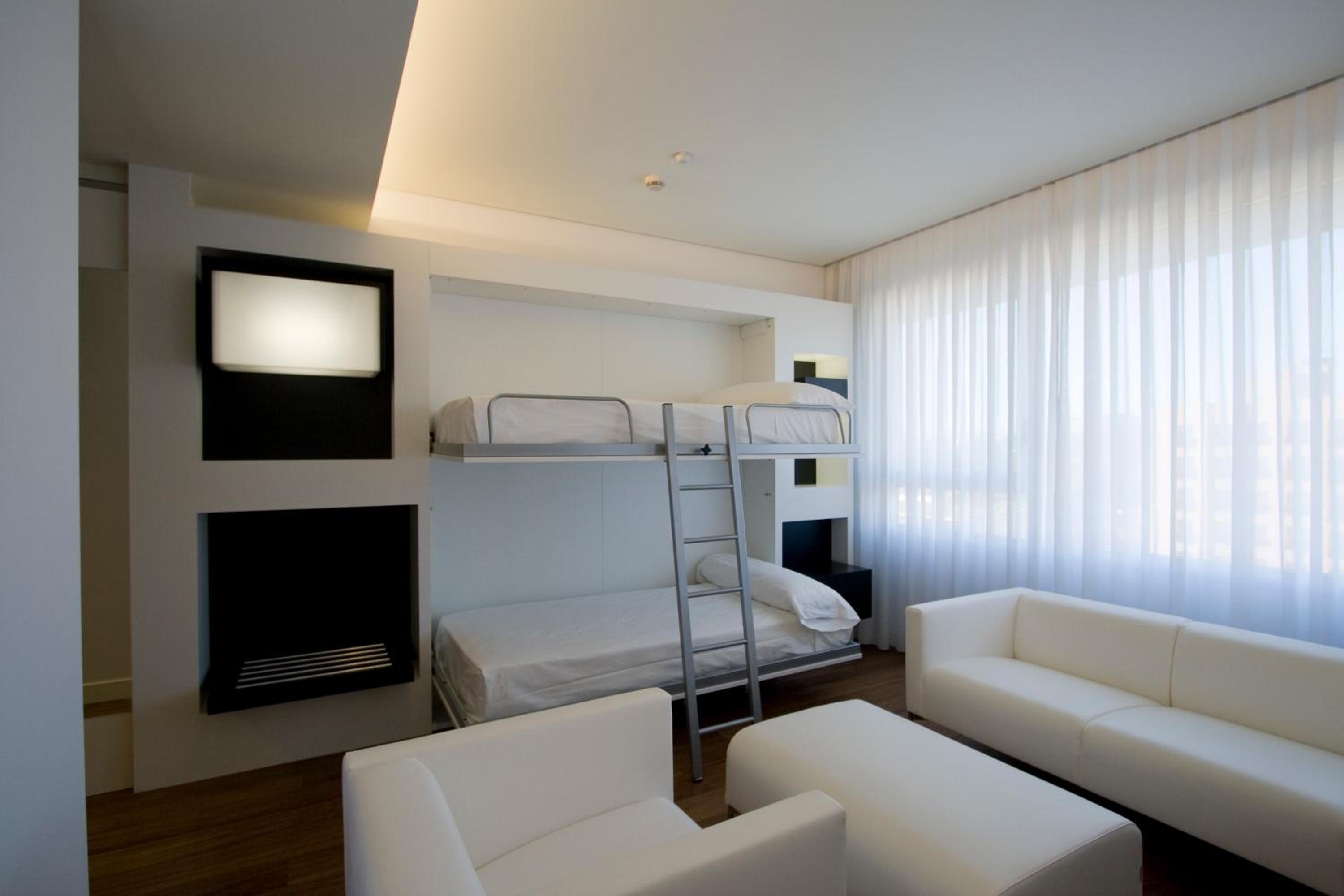  Familiy Room with free airport shuttle - Photo 3