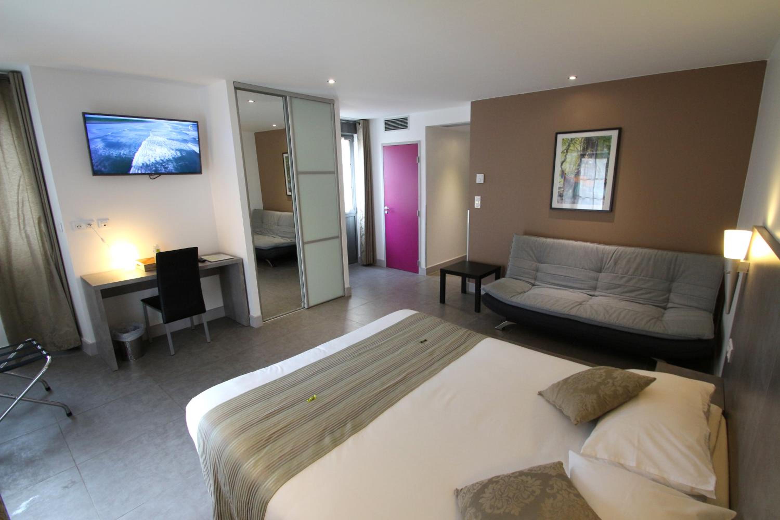 Deluxe Double or Twin Room photo 2
