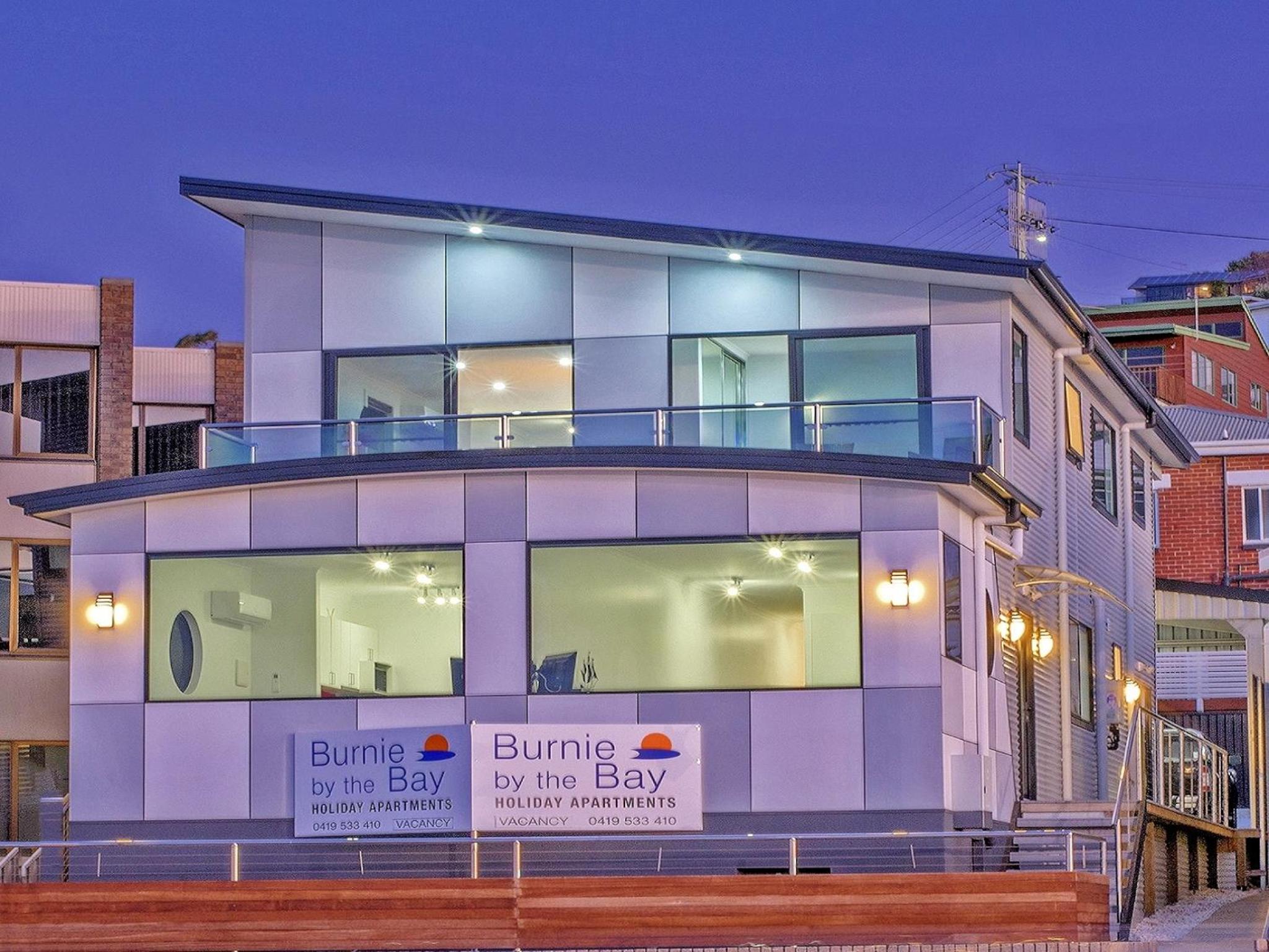Ocean Apartment two bedroom upstairs with balcony & view photo 2