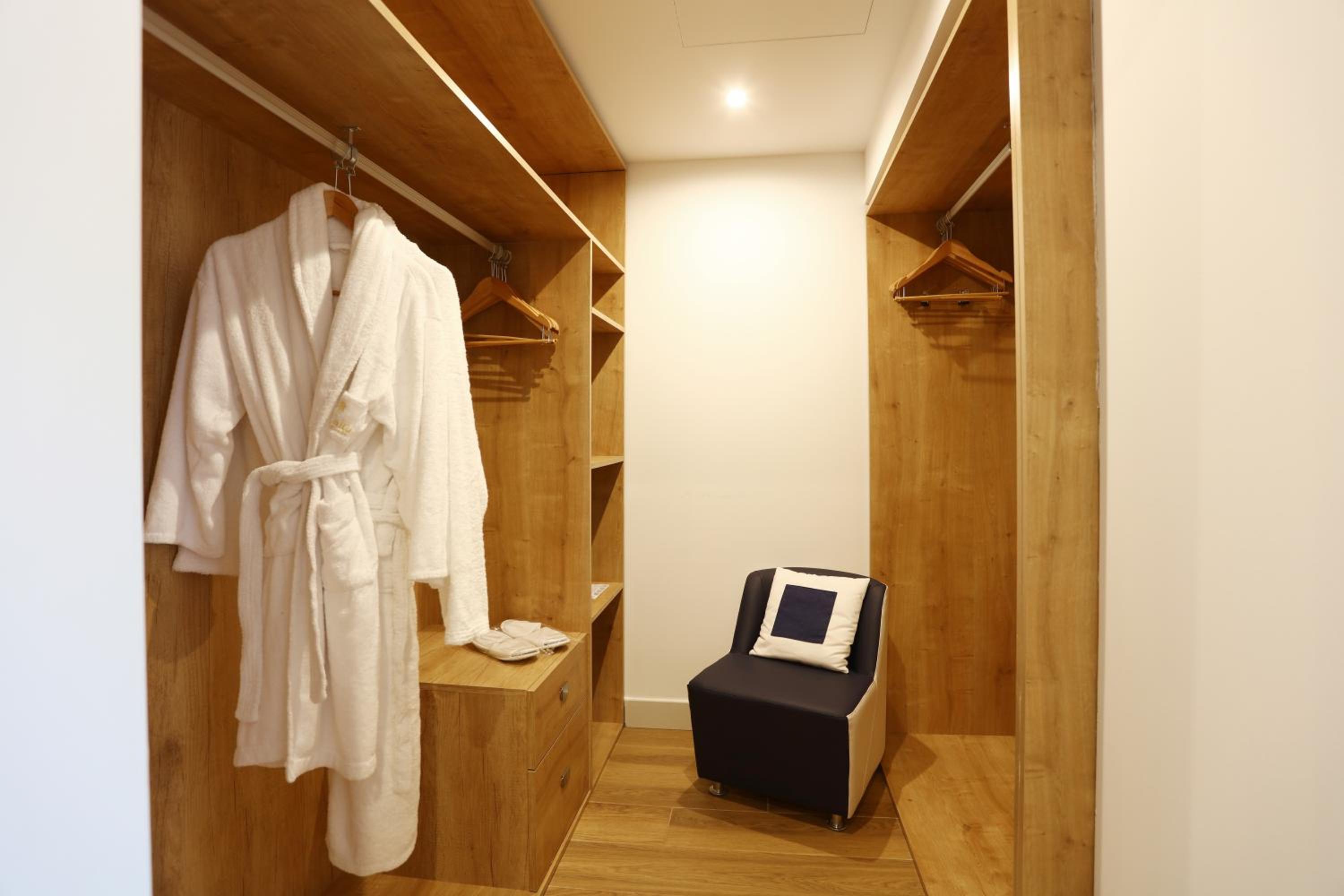 Junior Suite - Photo 13