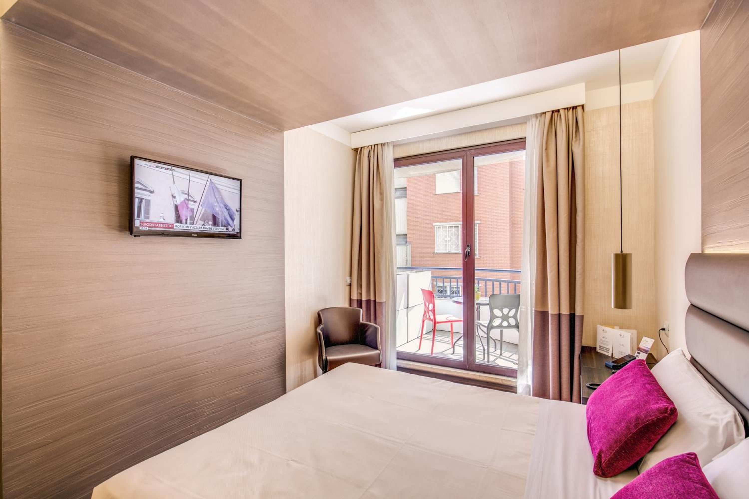 Comfort Double or Twin Room thumbnail 6