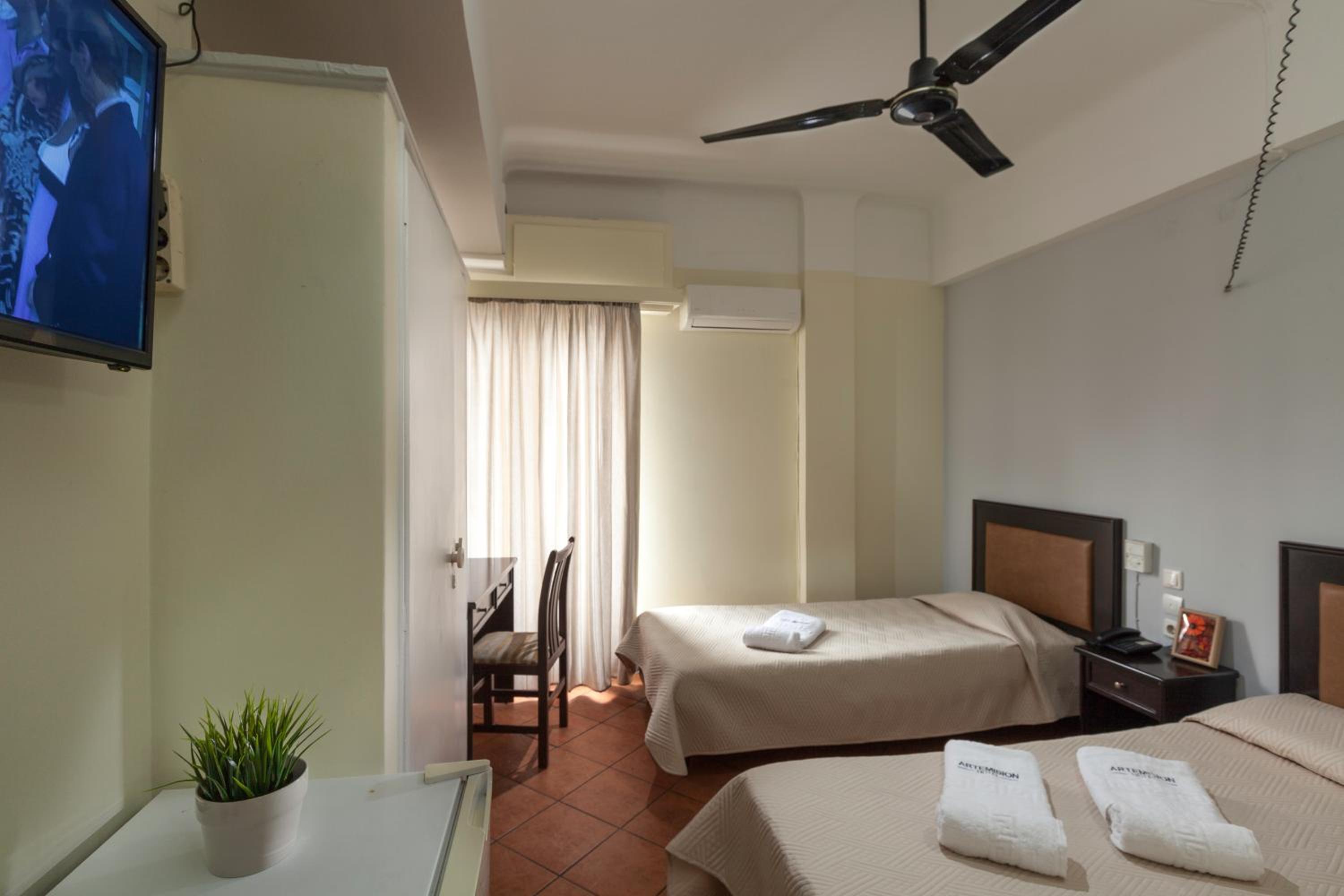 Triple Room with Private Bathroom photo 1