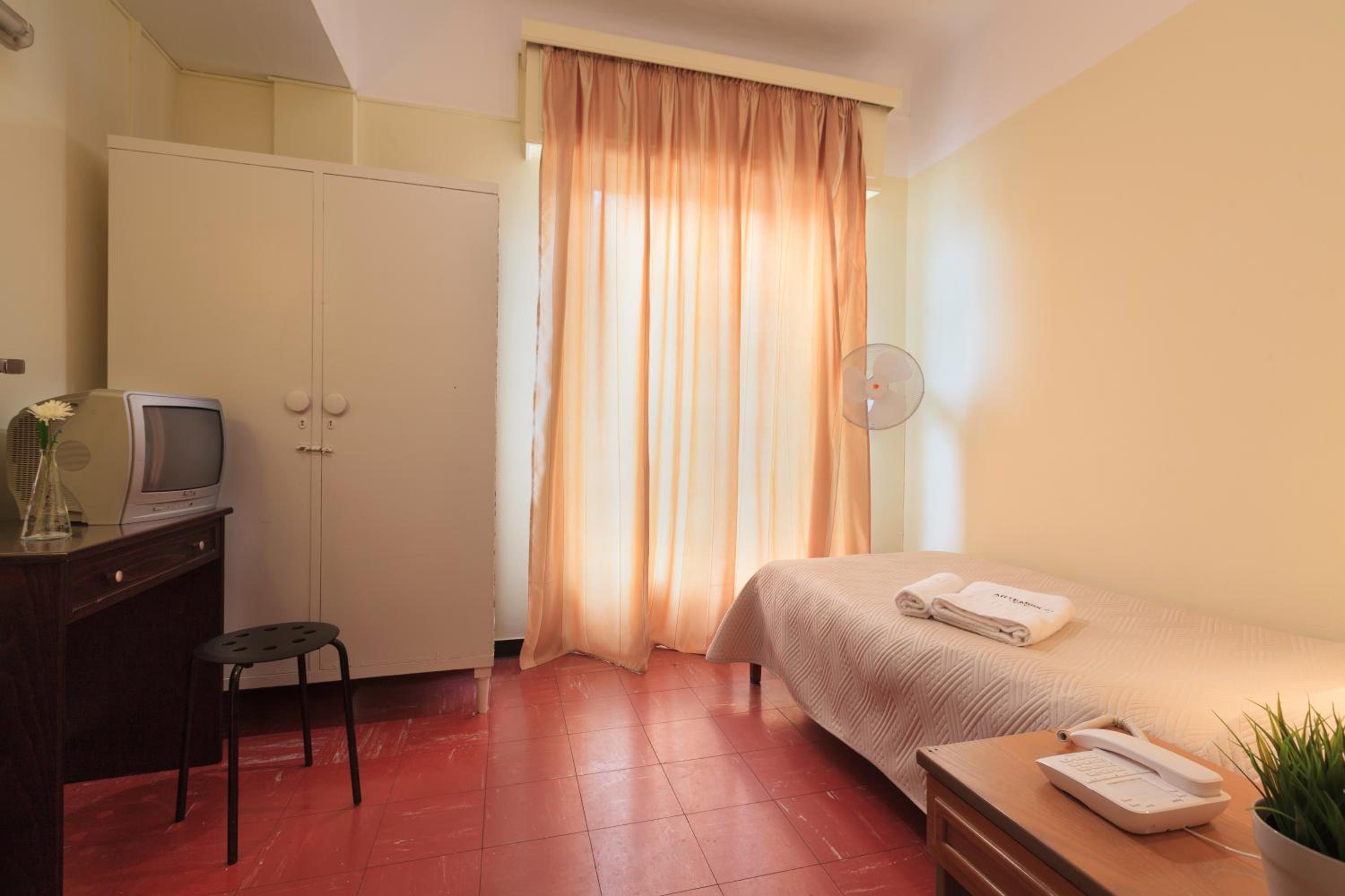 Single Room with Shared Bathroom photo 1