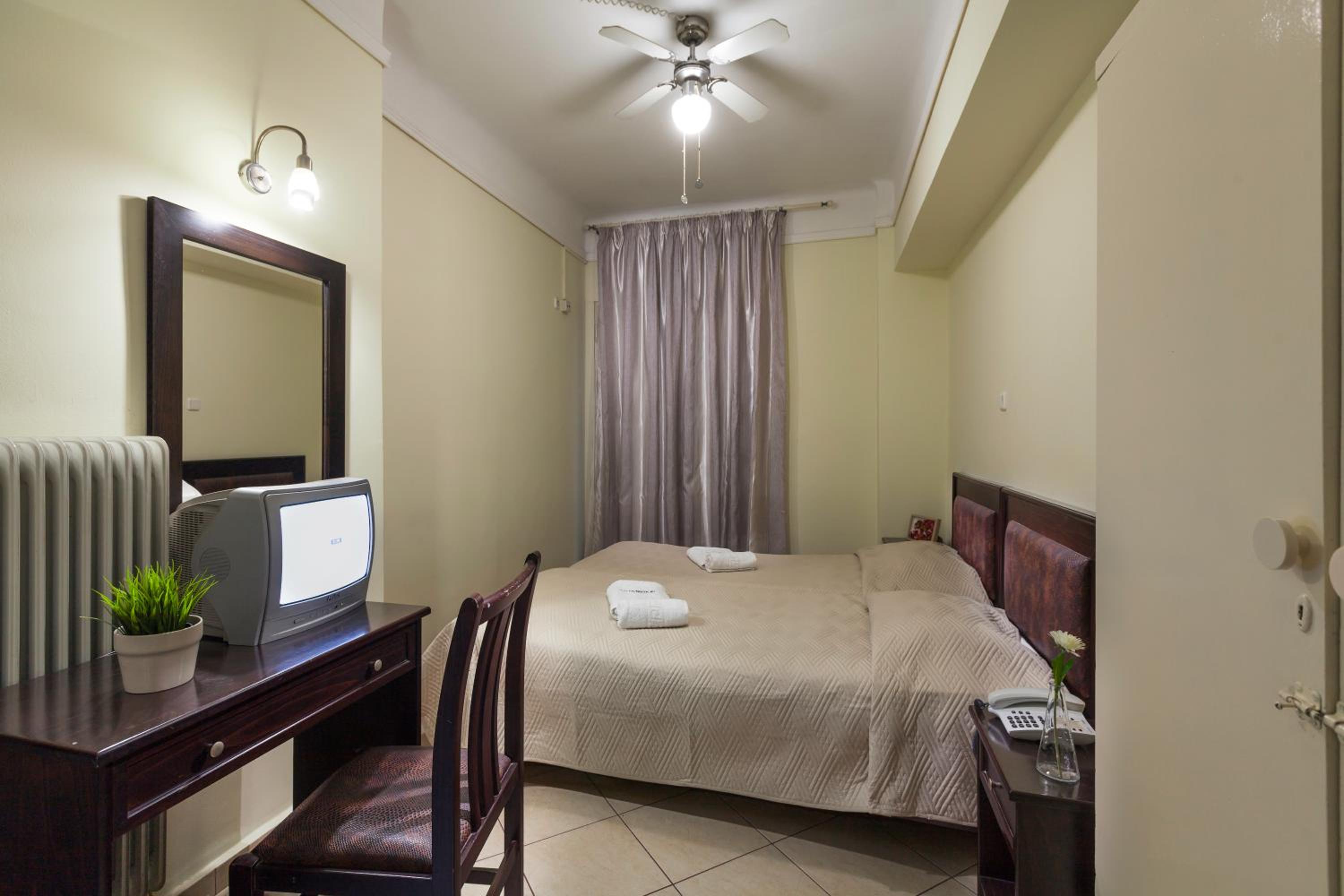 Double or Twin Room with Private Bathroom photo 1