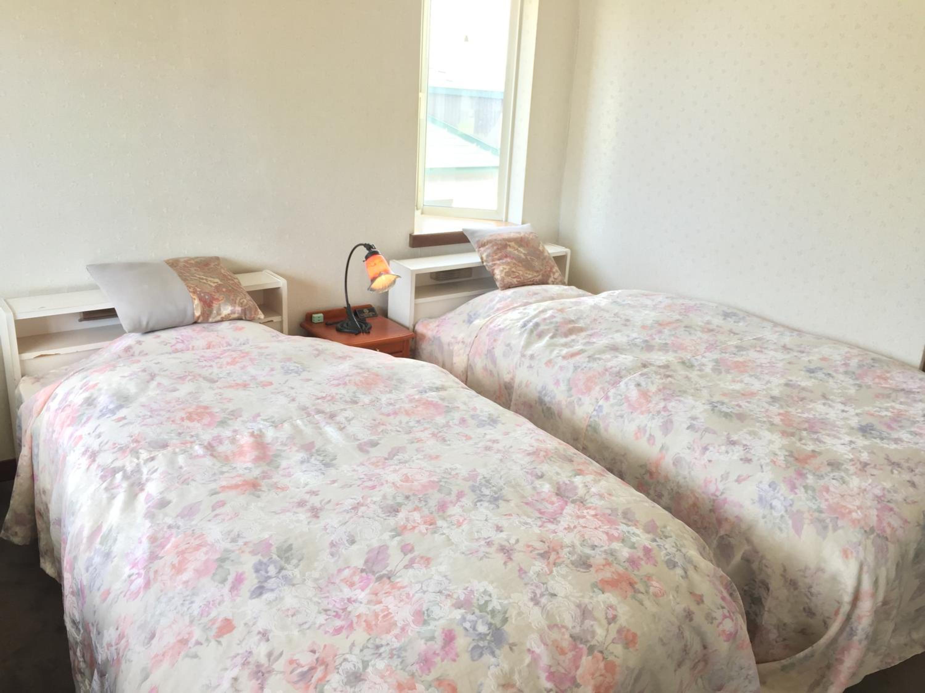 Economy Twin Room photo 1
