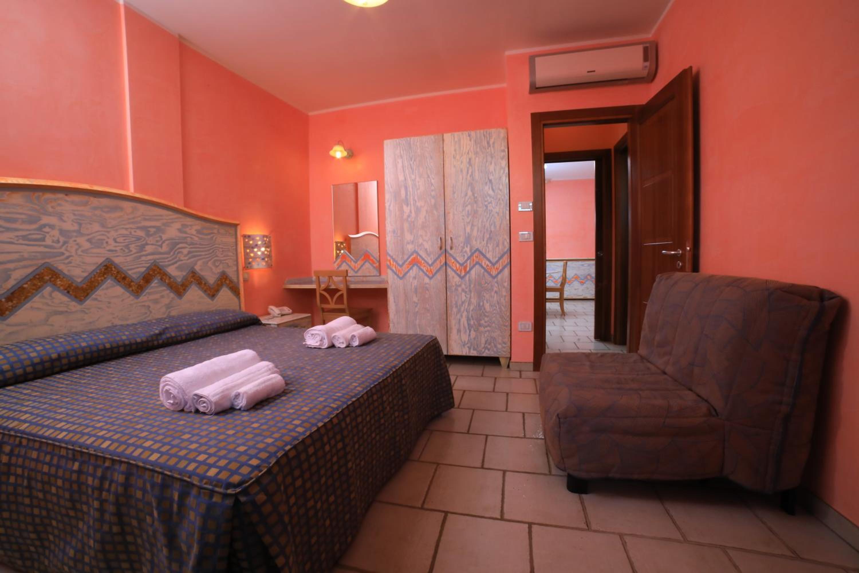 Apartment - Ground Floor photo 2