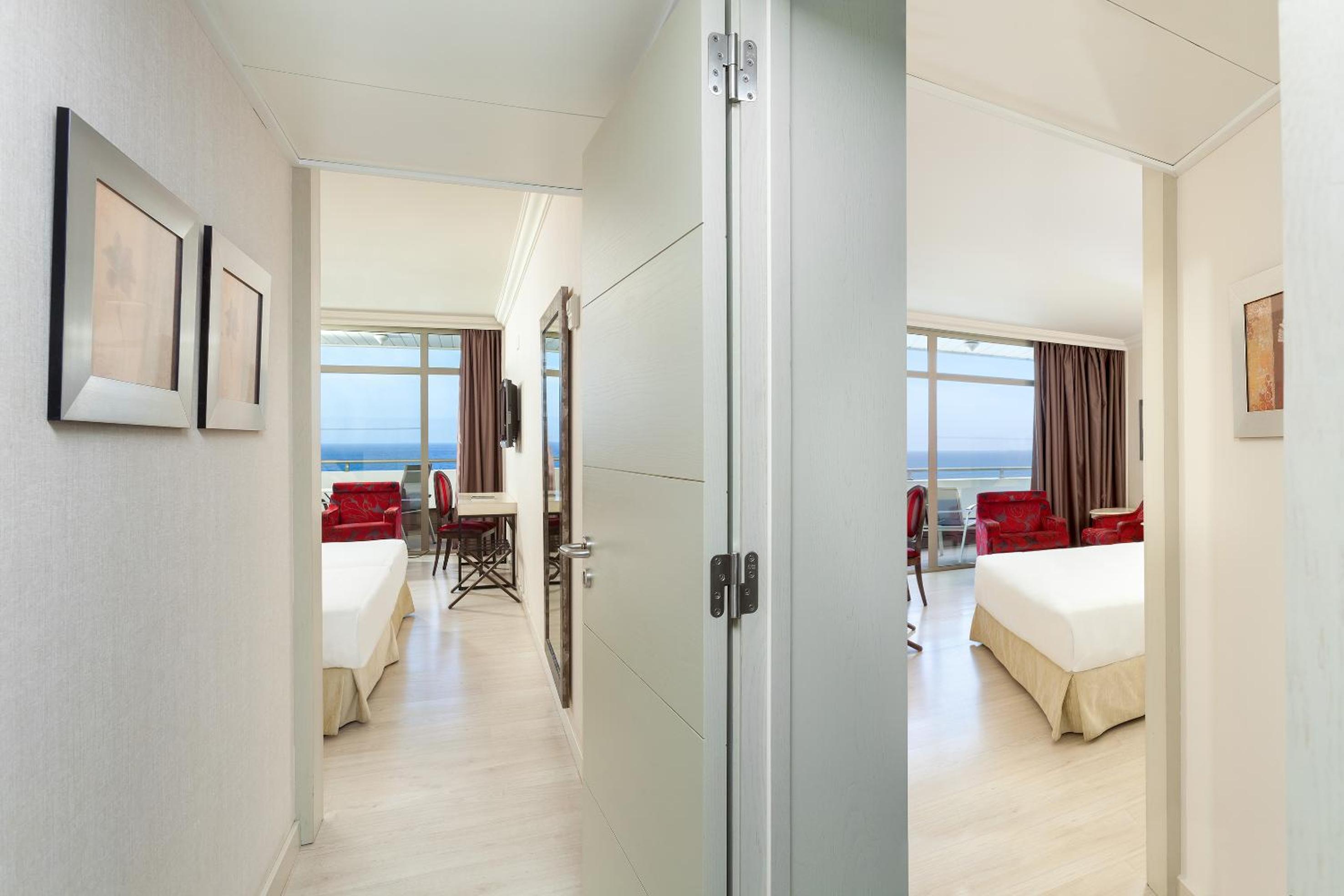 Superior Family Room with Frontal Sea View