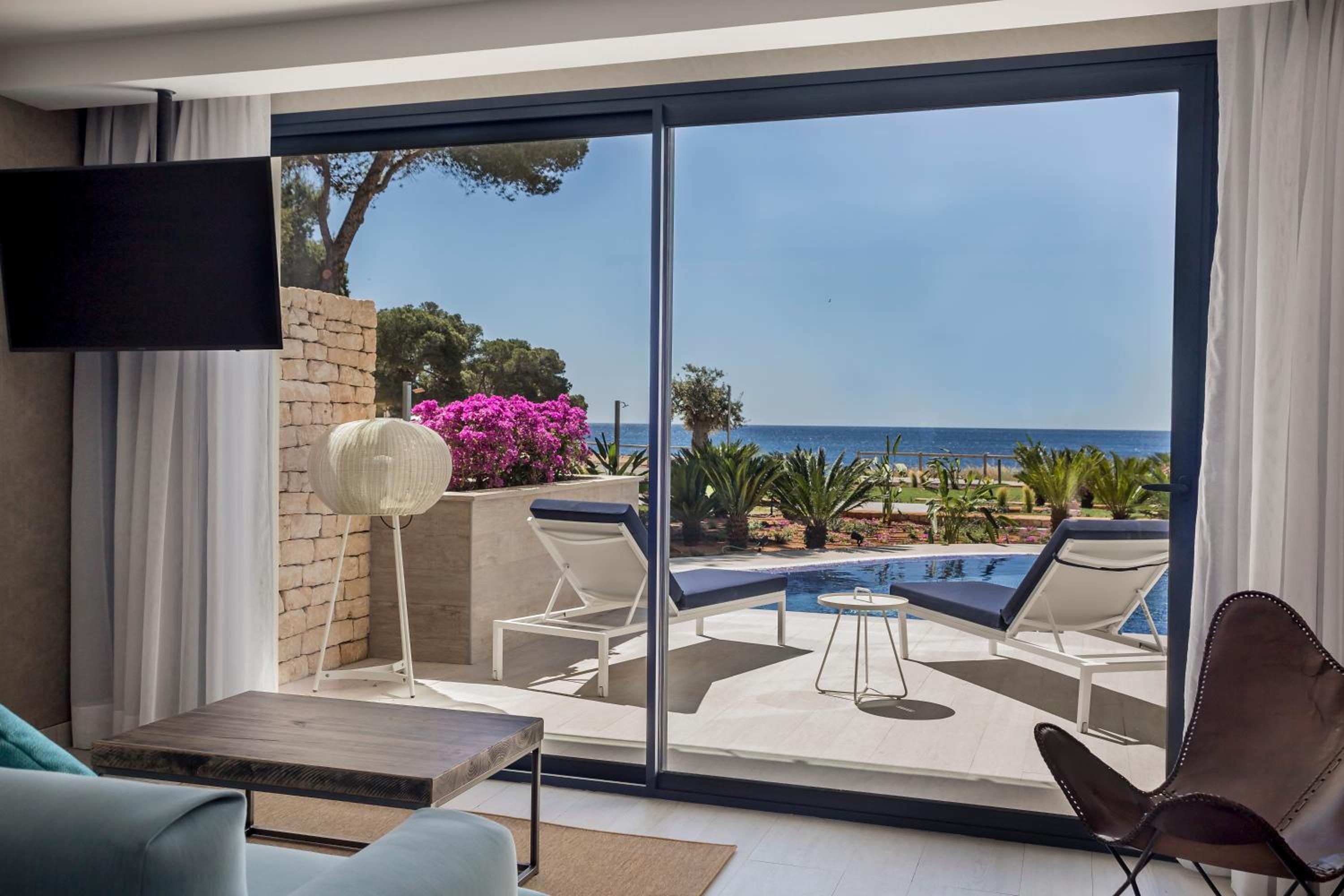 Royal Suite with Direct Pool Access
