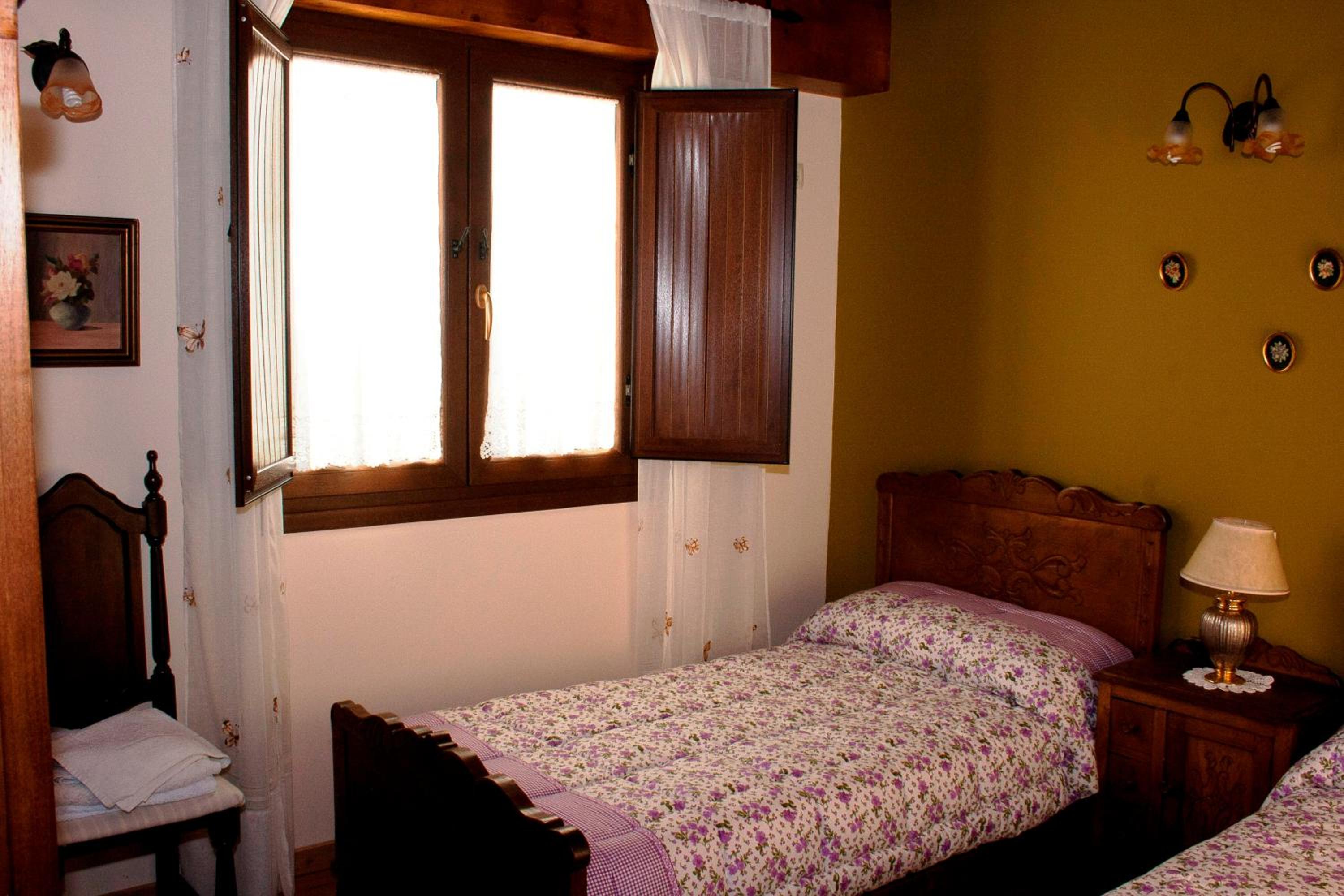 Six-Bedroom House photo 2