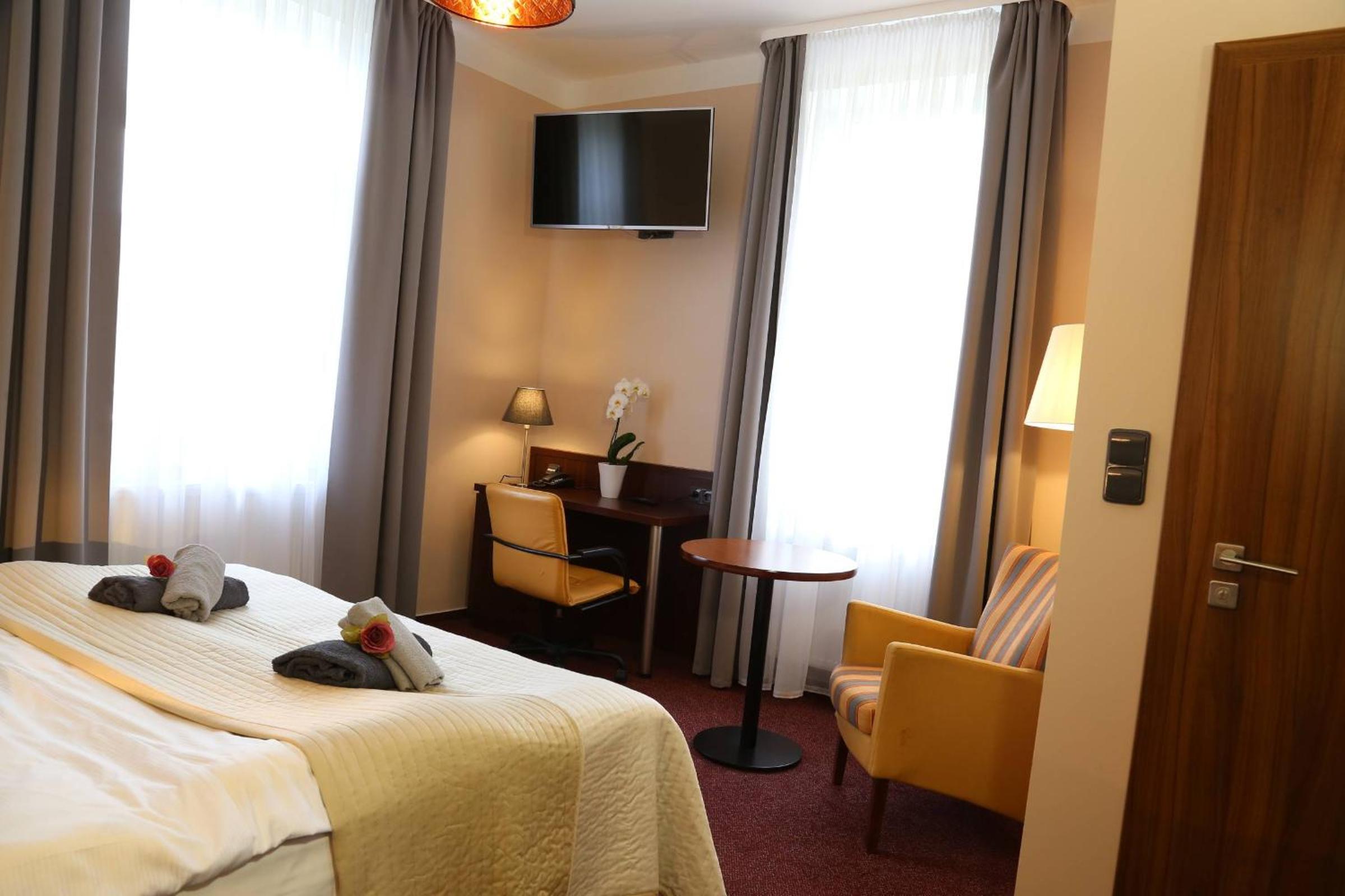 Double Room with Private Bathroom photo 1
