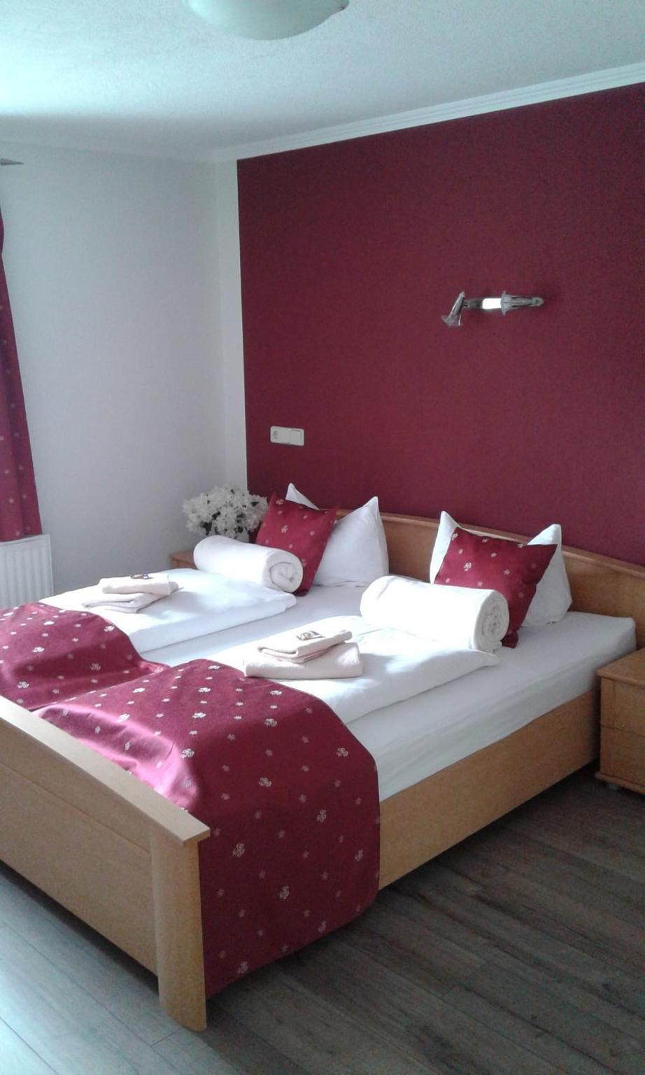 Large Double Room photo 1