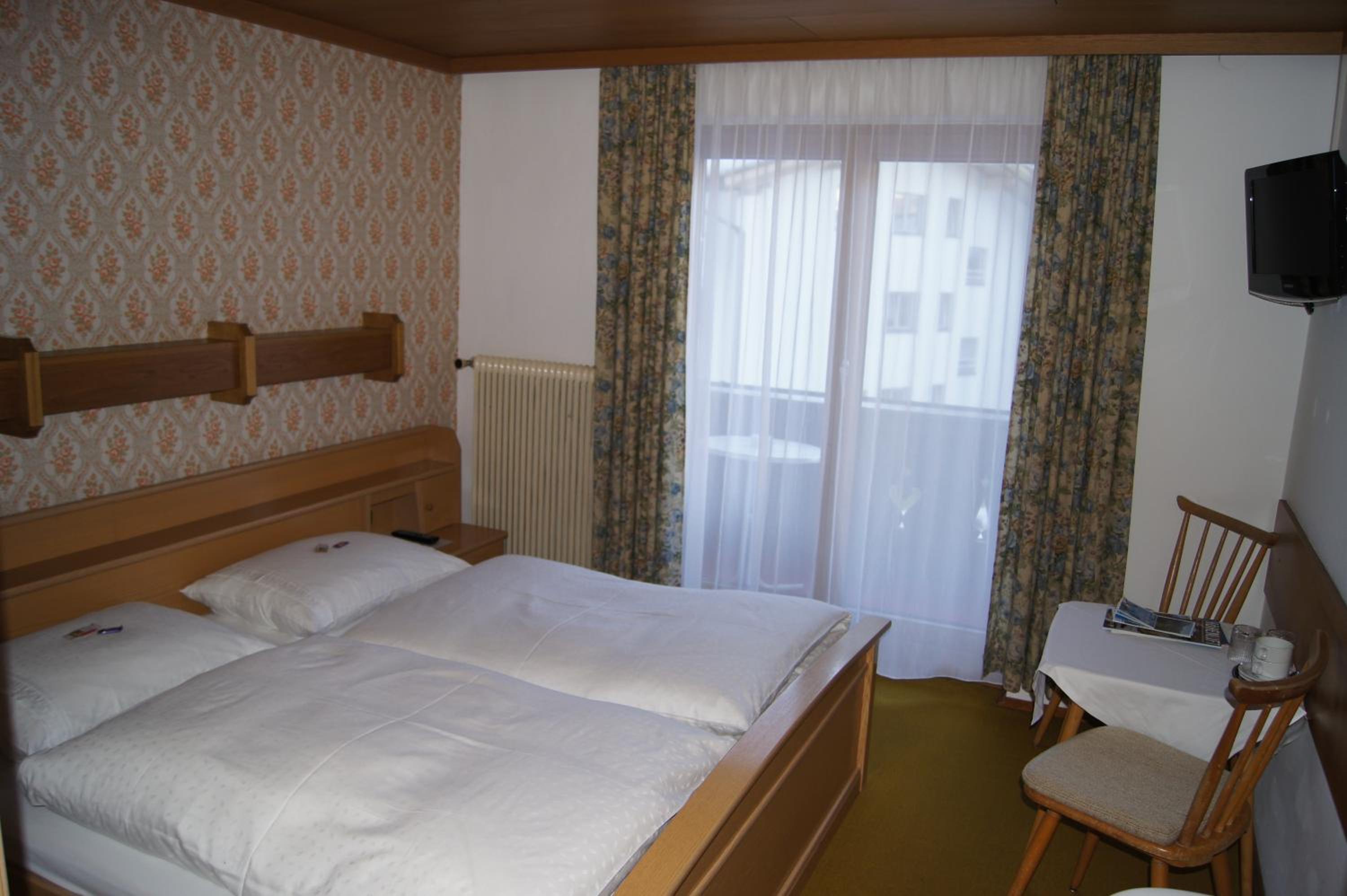Double Room with Shared Bathroom photo 3