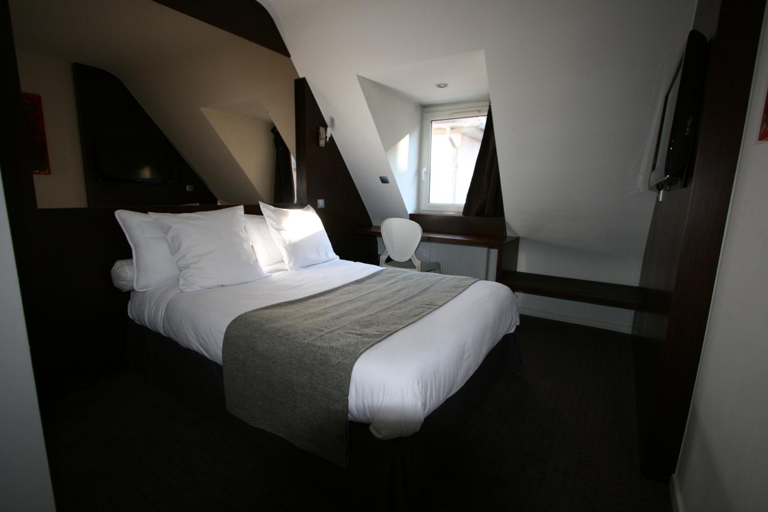 Double Room with Shower photo 2
