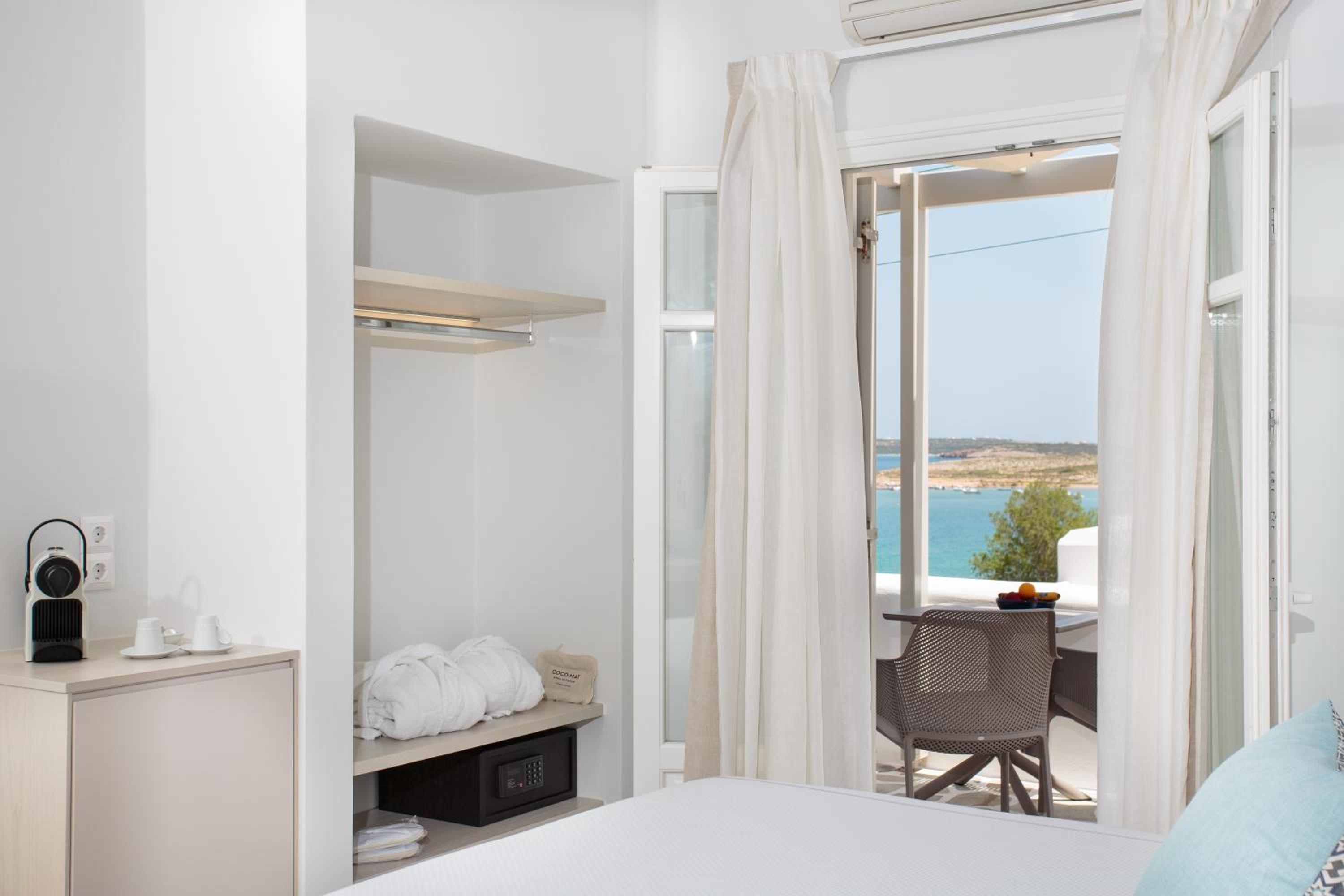 Deluxe Double Room with Terrace and Sea View photo 2