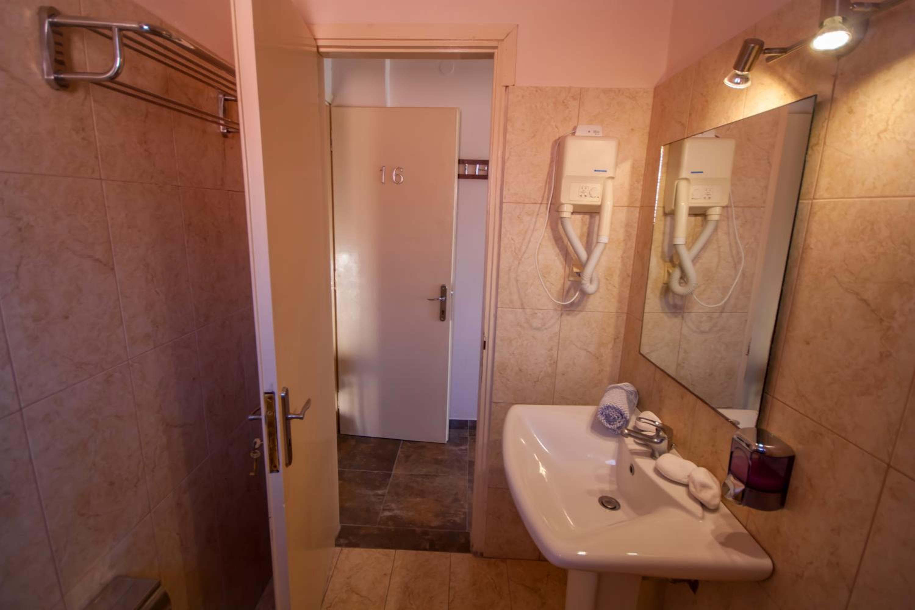 Economy Double Room photo 3