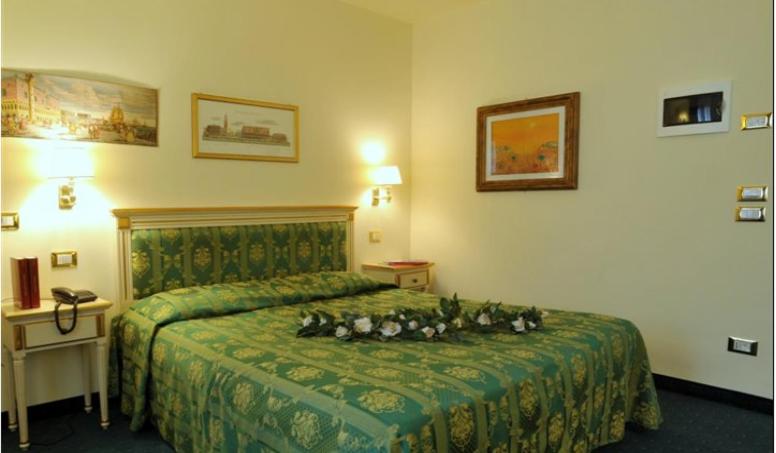 Double Room - Photo 3