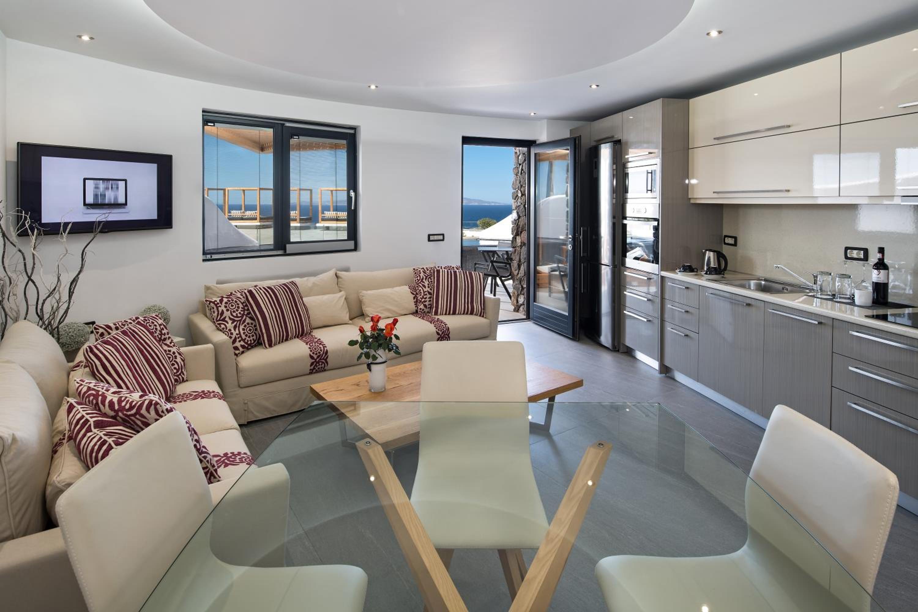 Elea Home outdoor Plunge Pool