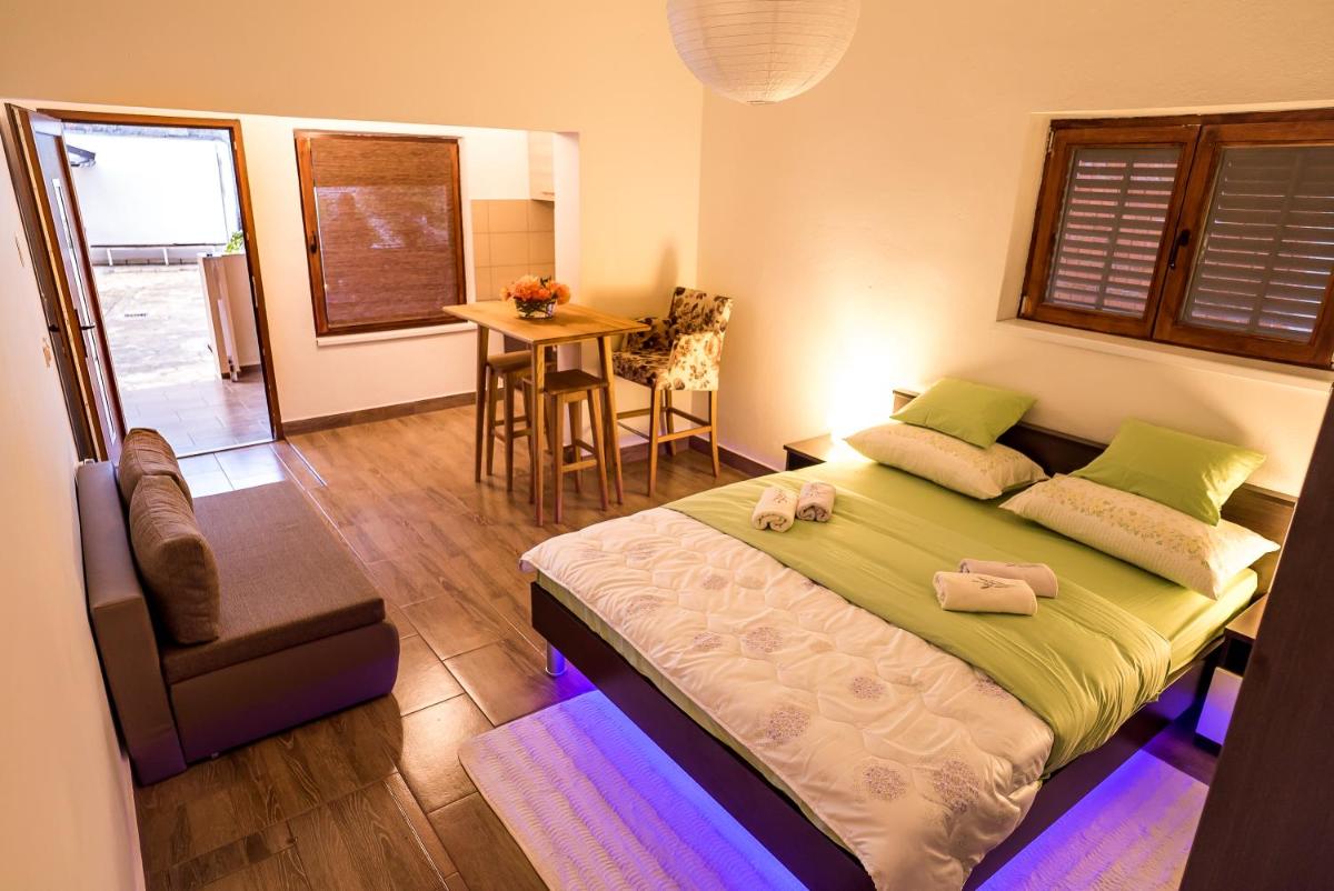 Studio Apartment photo 3