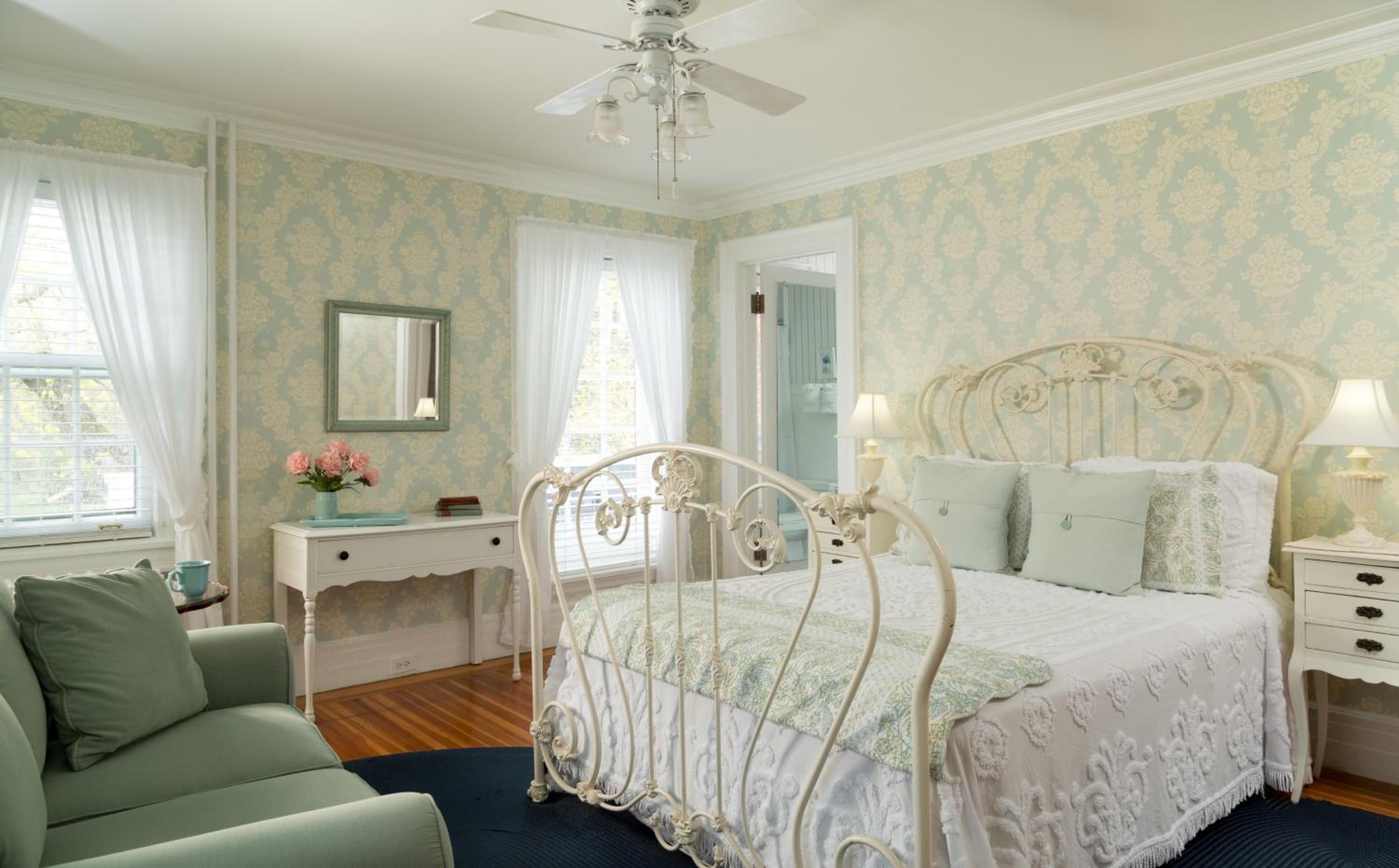 Room 4 - Estate Queen Room