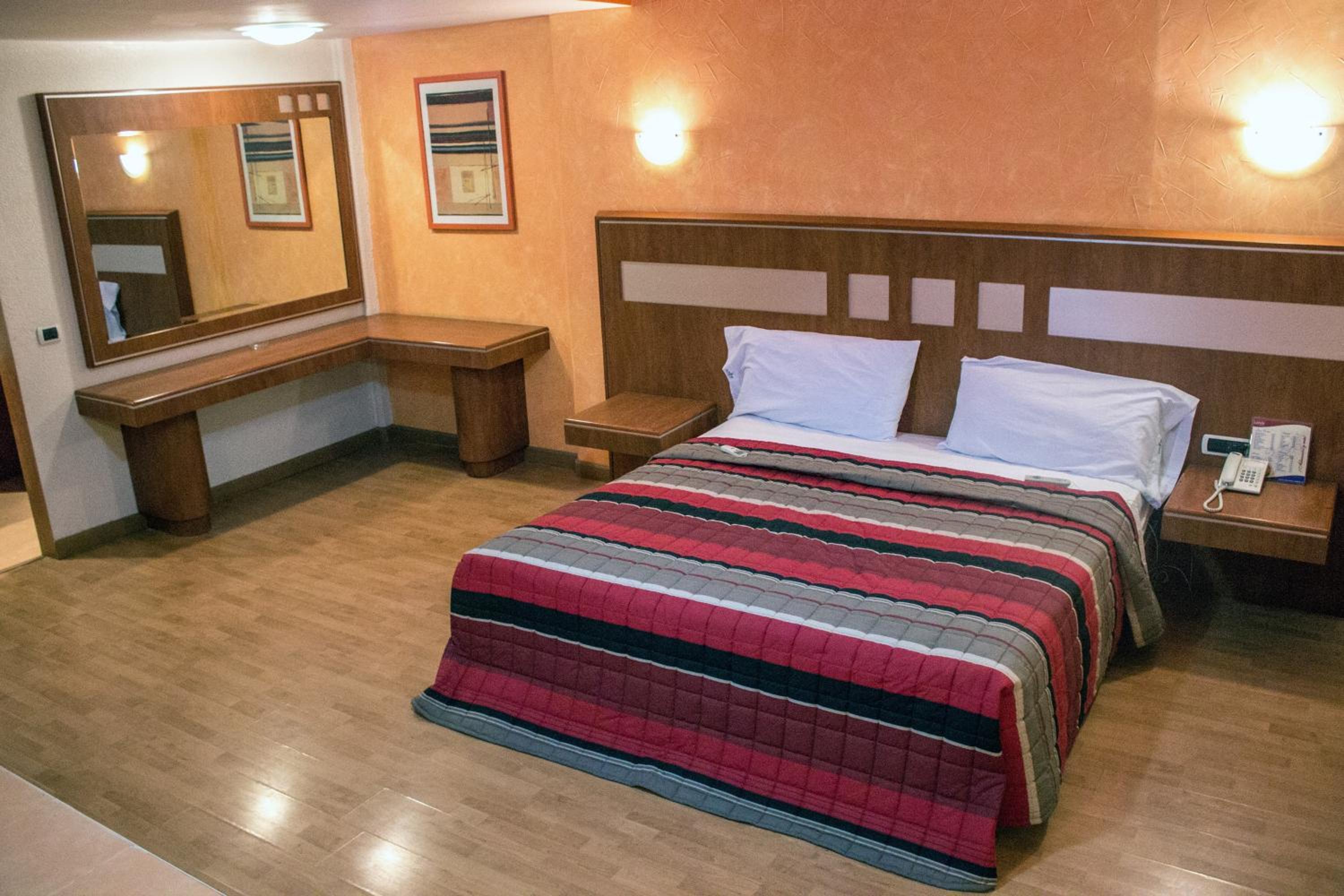 Deluxe Suite with Spa Bath - Photo 1