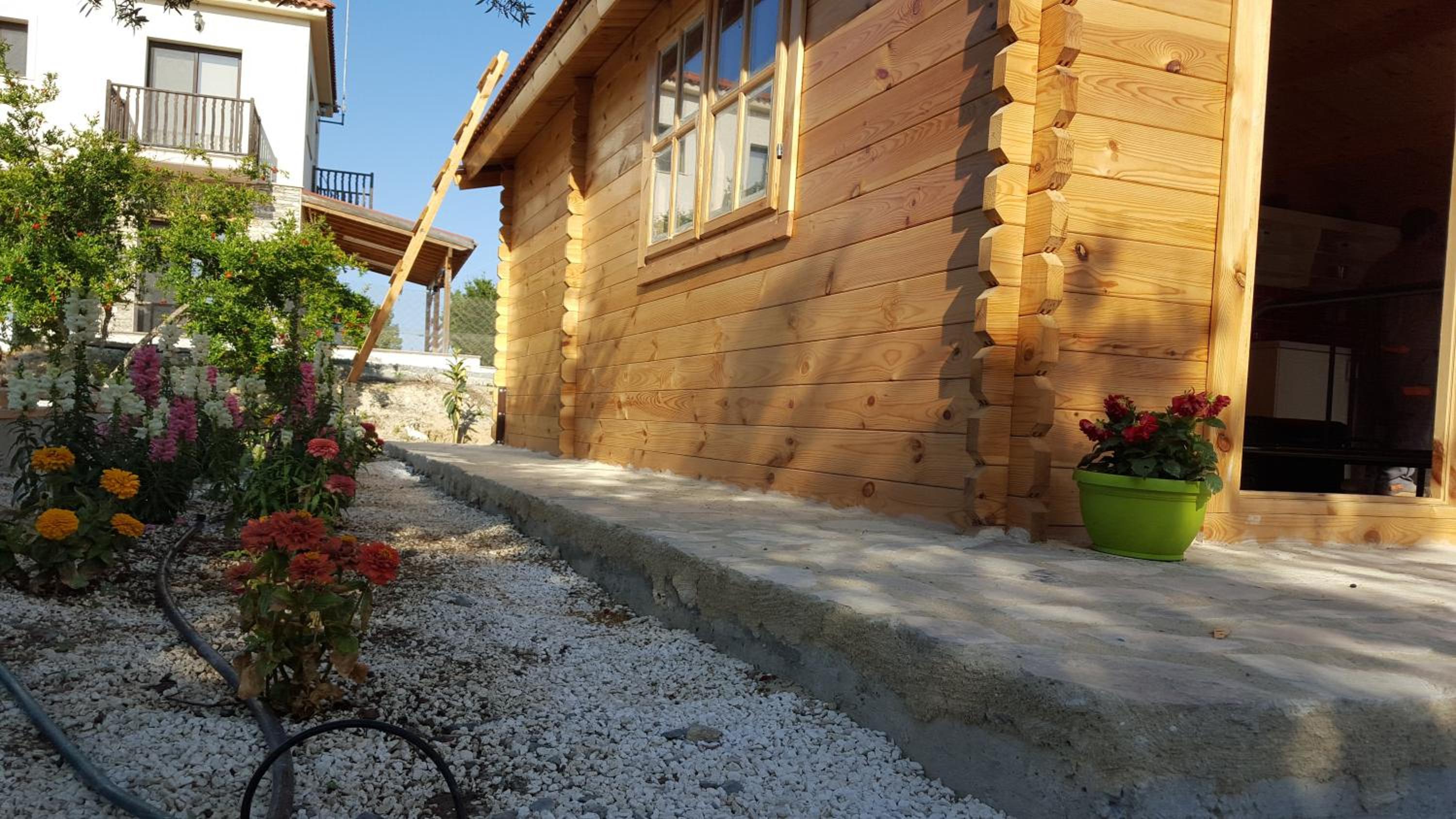 Bungalow with Garden View - Photo 2