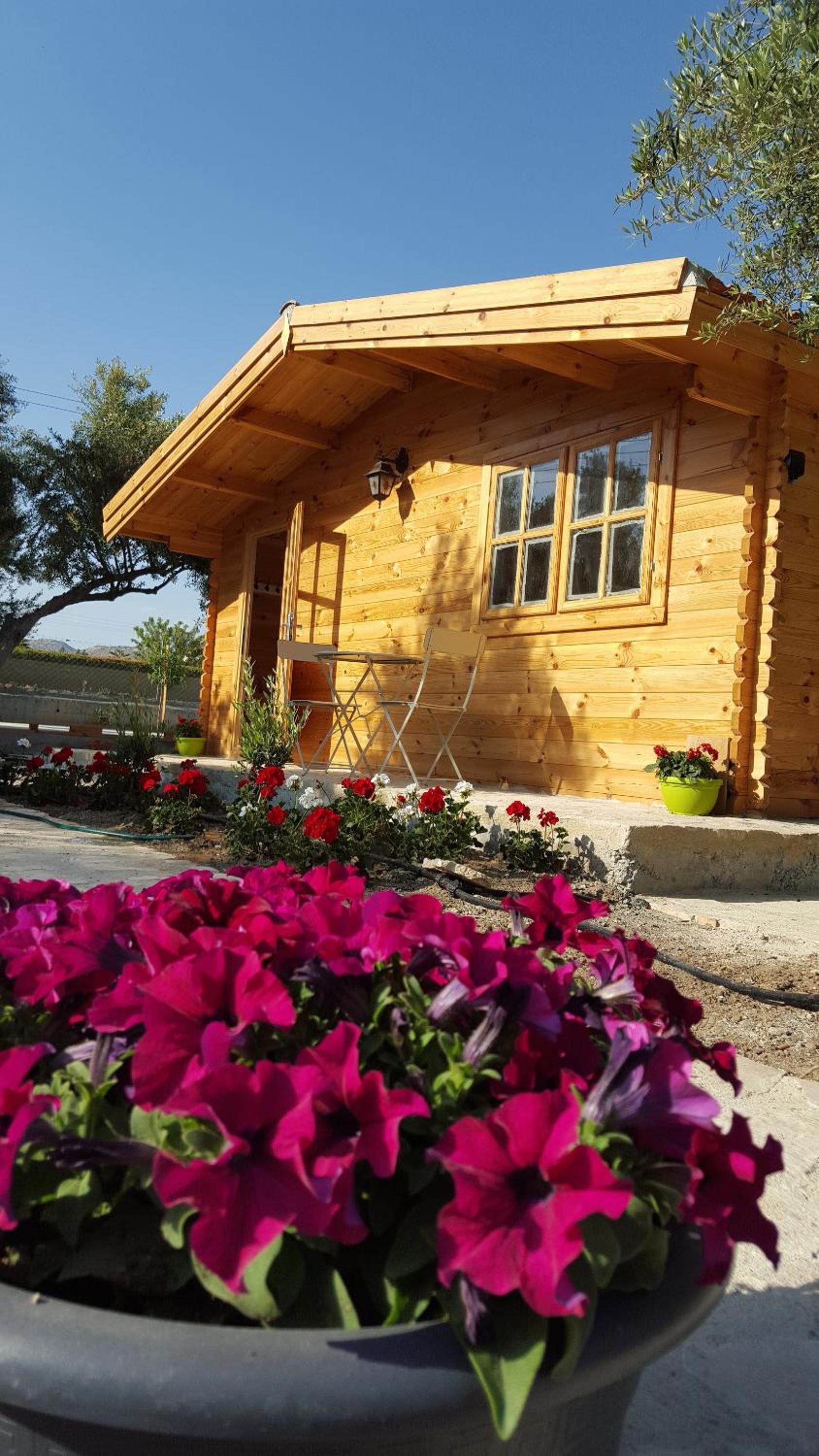 Bungalow with Garden View - Photo 17