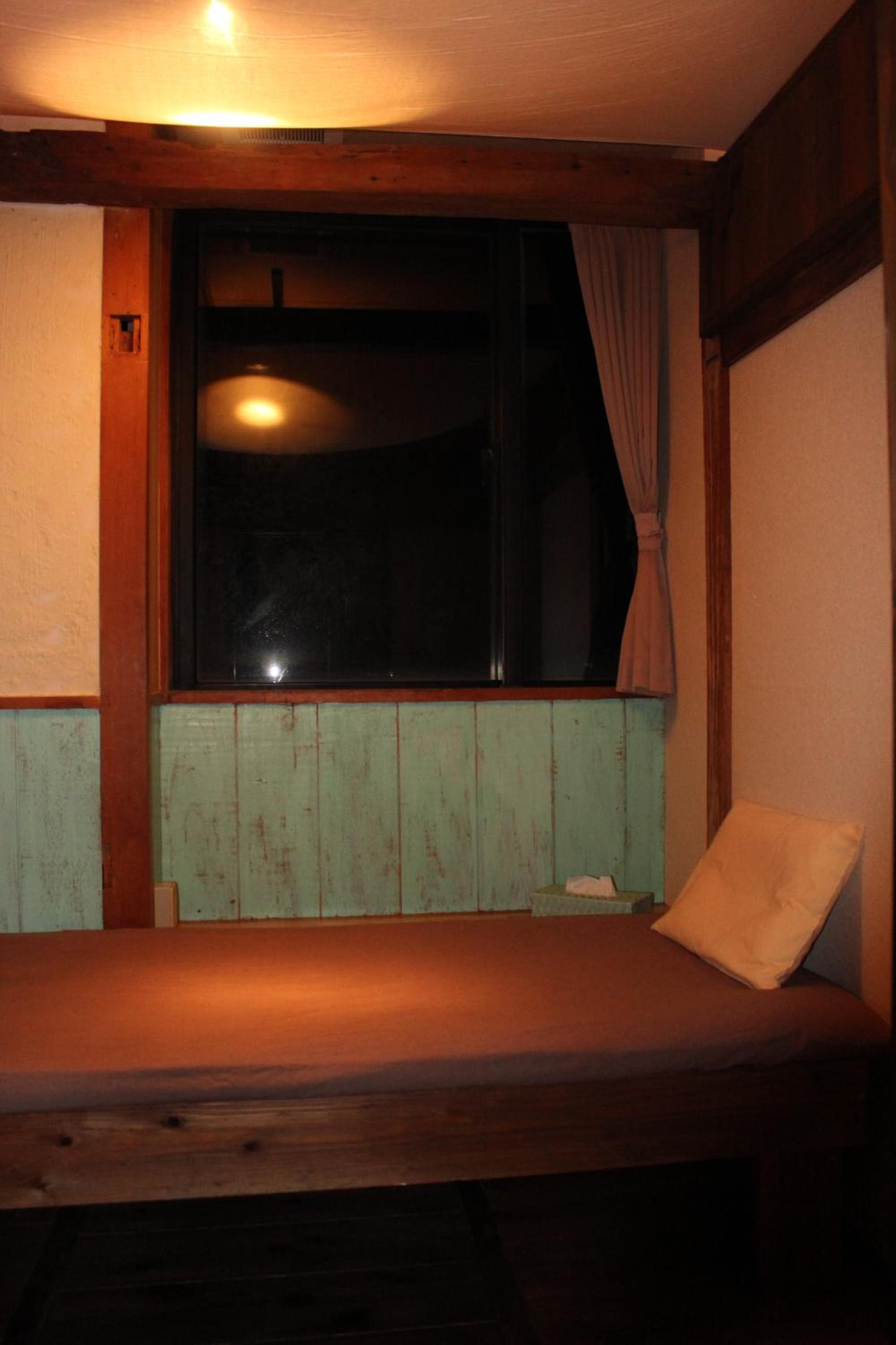 Single Room with Shared Bathroom photo 2