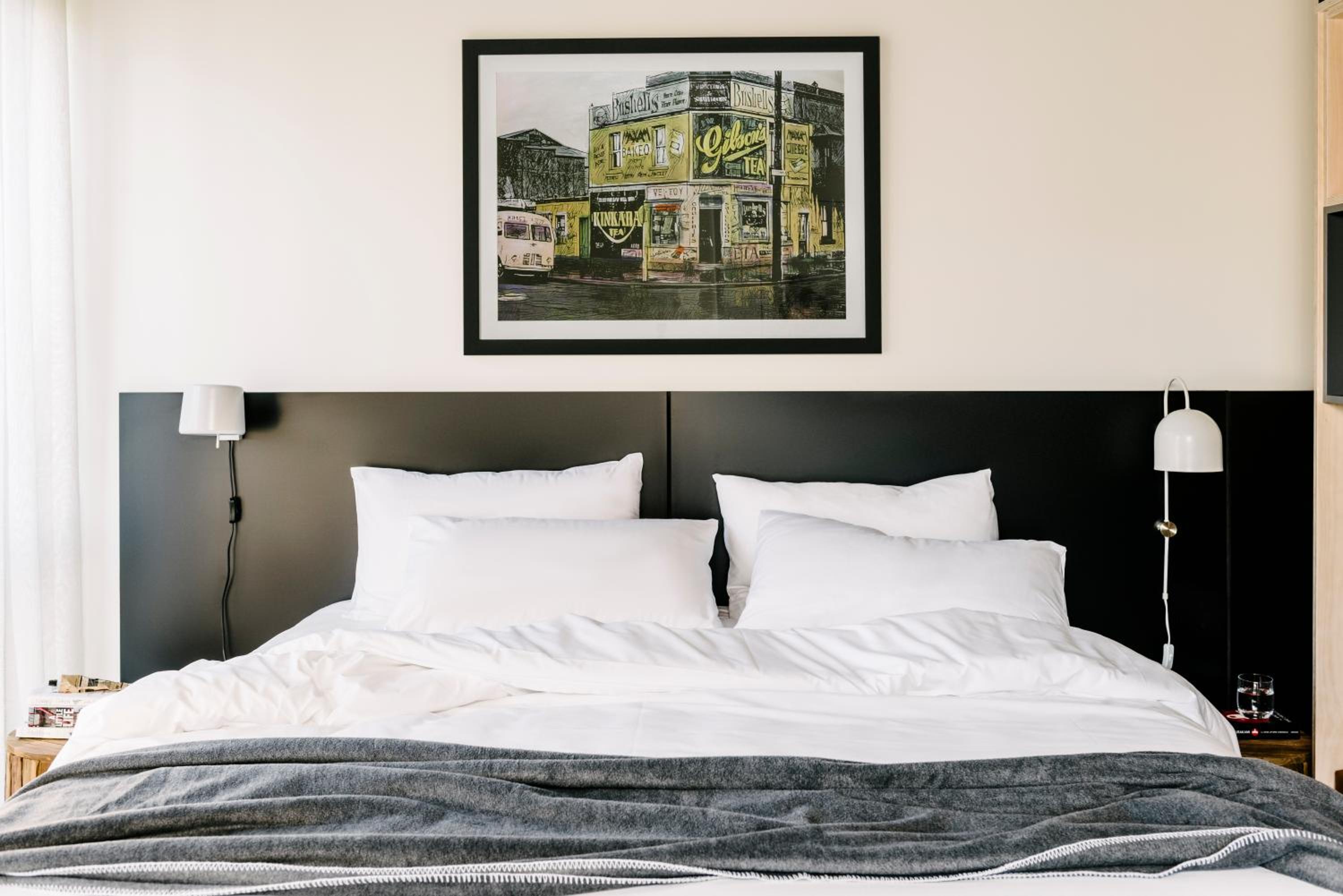 Superior One Bedroom Suite thumbnail 5