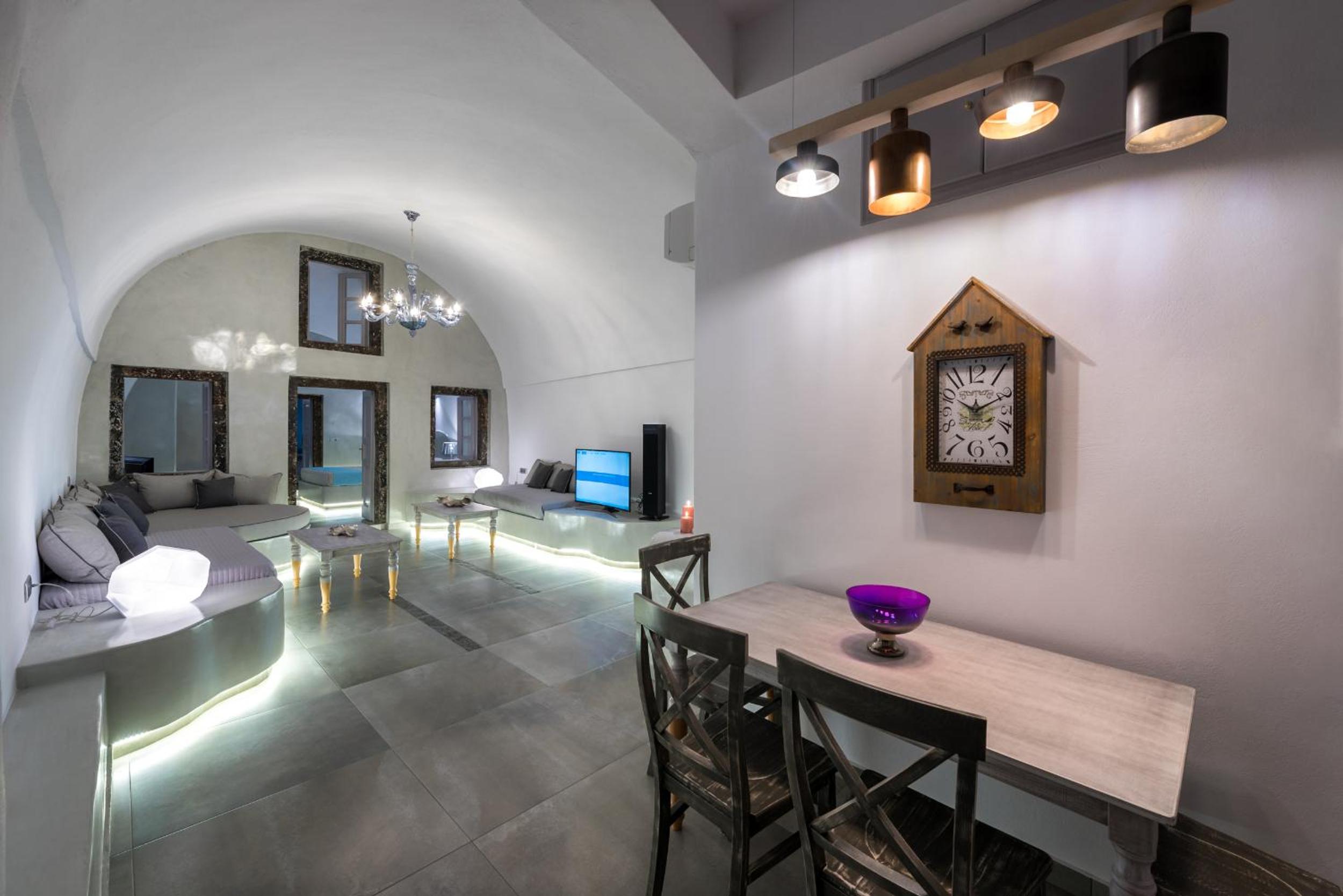Honeymoon Nefeli Suite with Indoor Pool